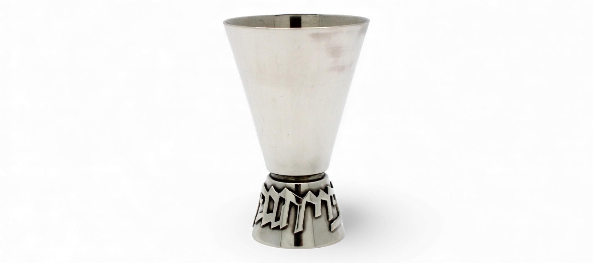 XX secolo Una coppa Kiddush in argento sterling di Ludwig Wolpert in vendita