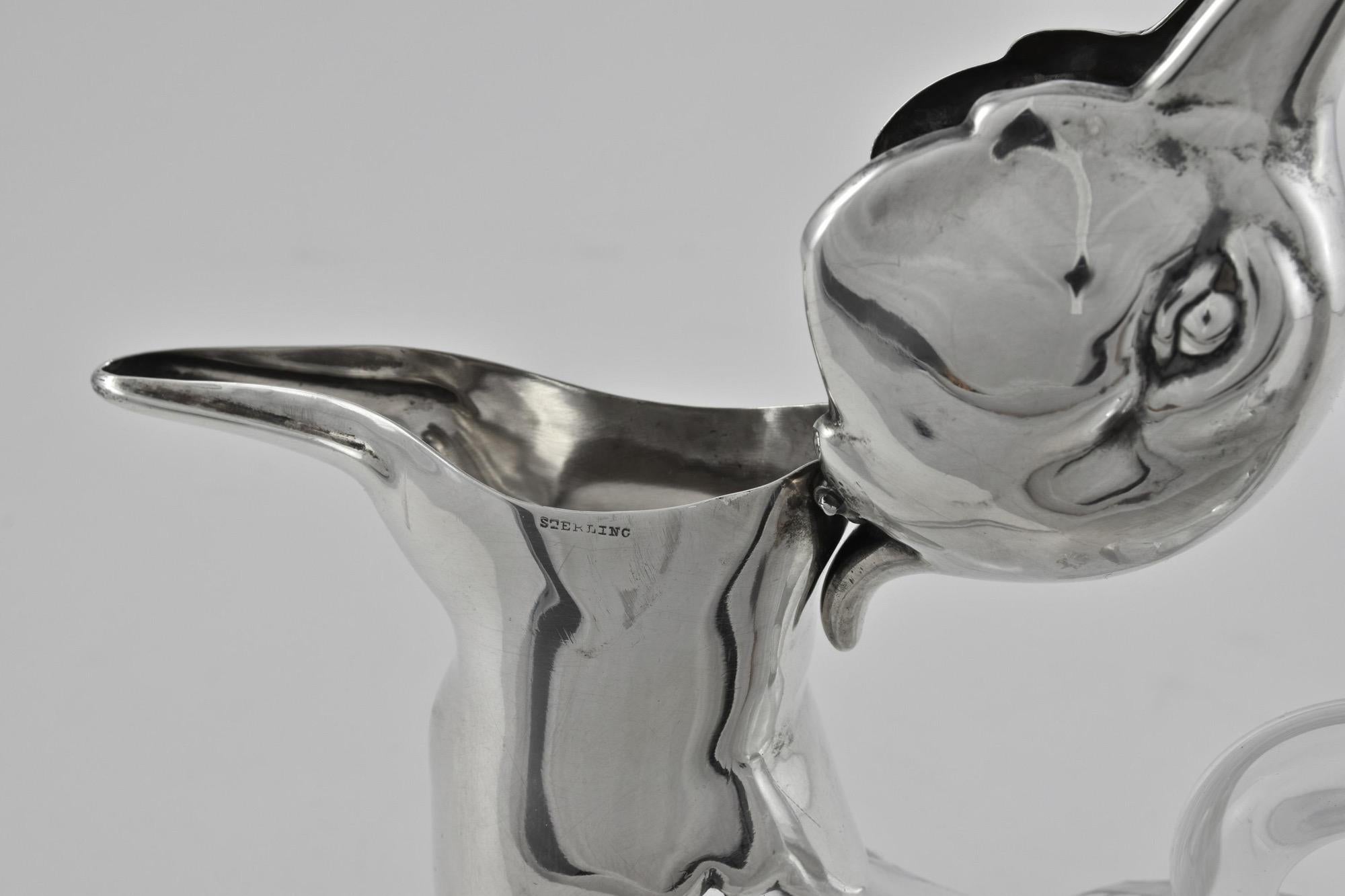 Jarra de clarete de plata de ley con forma de pato siglo XX en venta