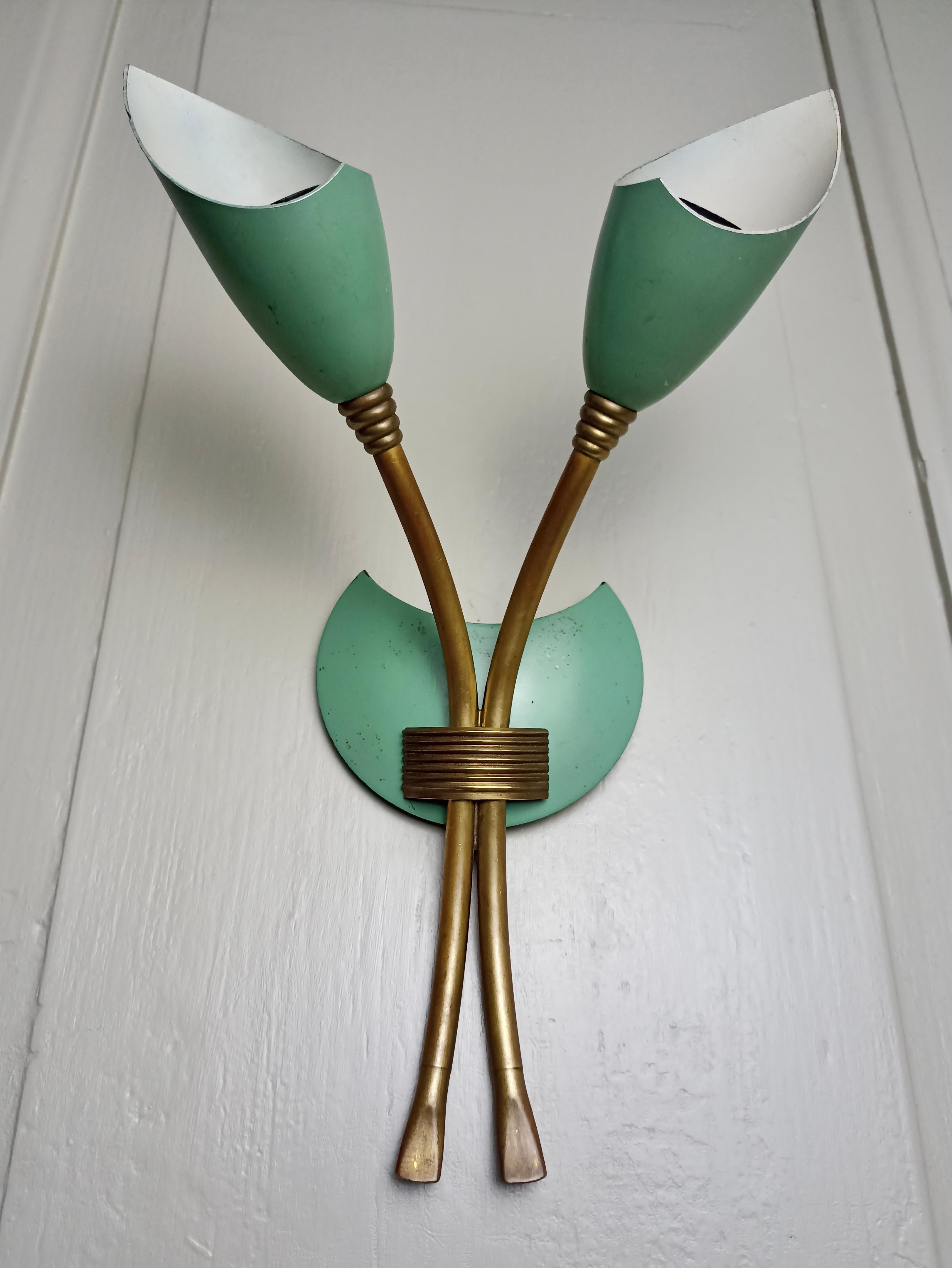 Italian Stilnovo Style 1950s Two-Light Single Sconce, Green Lacquered Metal and Brass For Sale