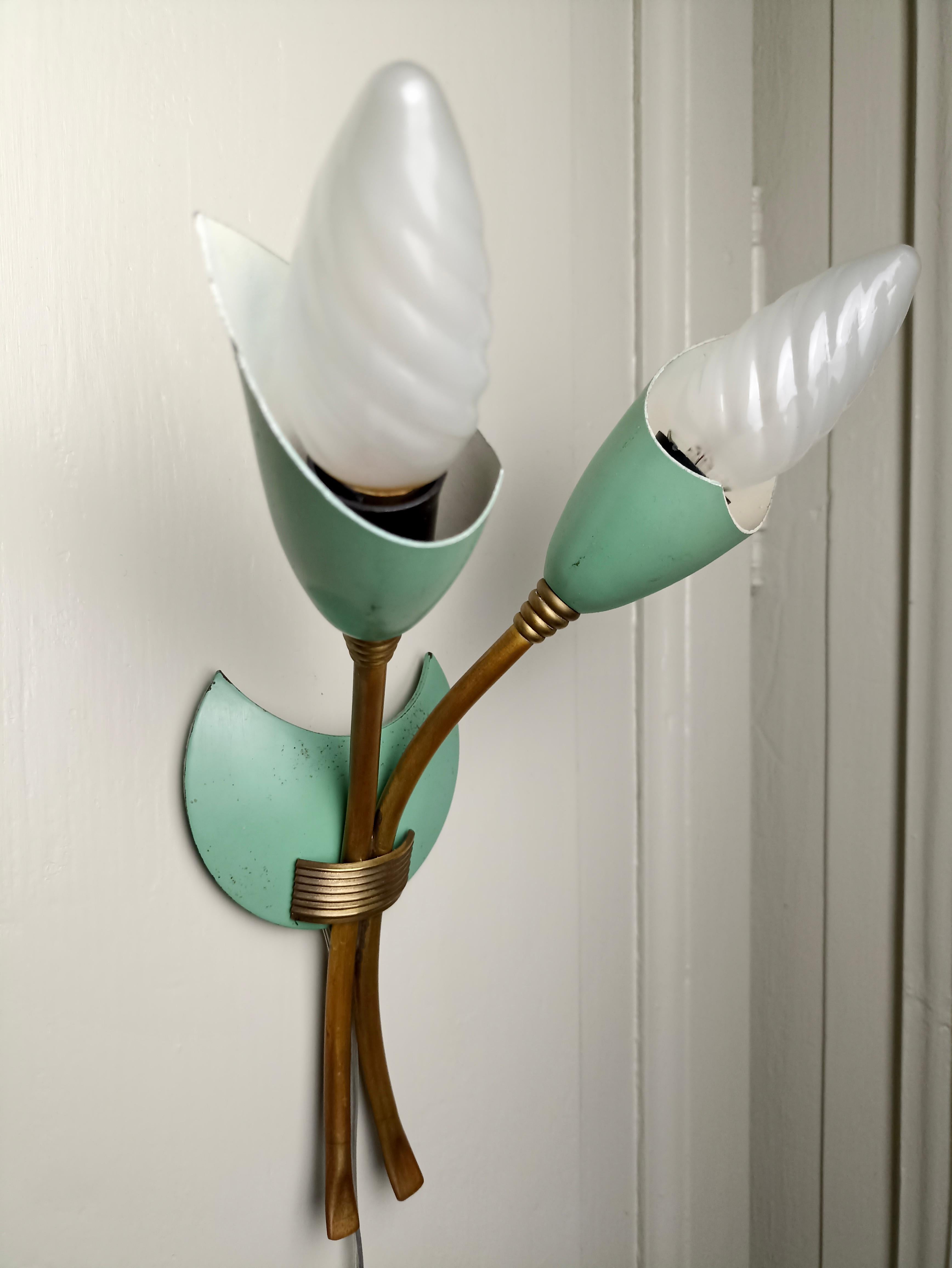 Stilnovo Style 1950s Two-Light Single Sconce, Green Lacquered Metal and Brass For Sale 1