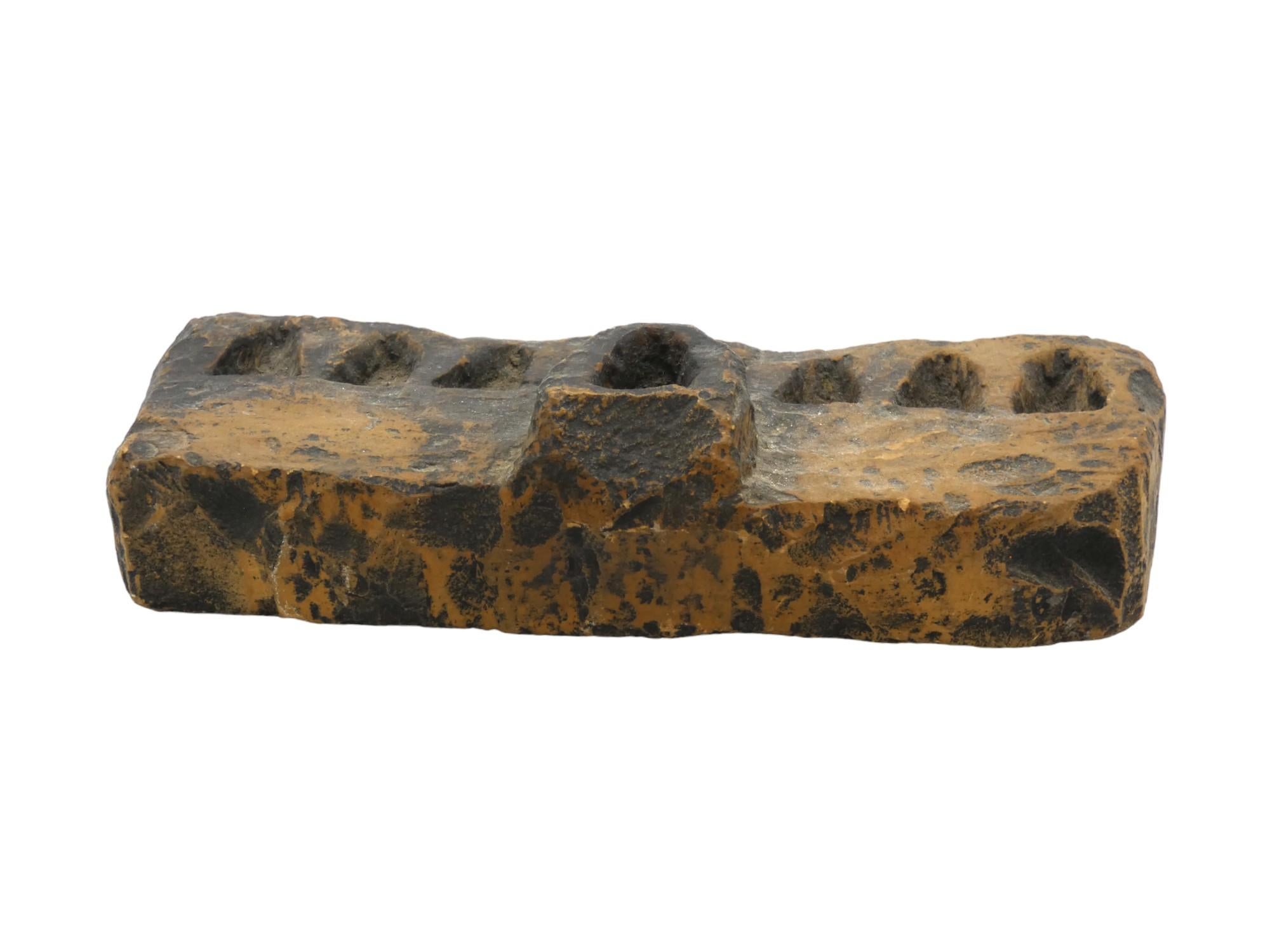 Lámpara de Hanukkah de piedra, Jerusalén o Yemen Circa 1900 principios del siglo XX en venta