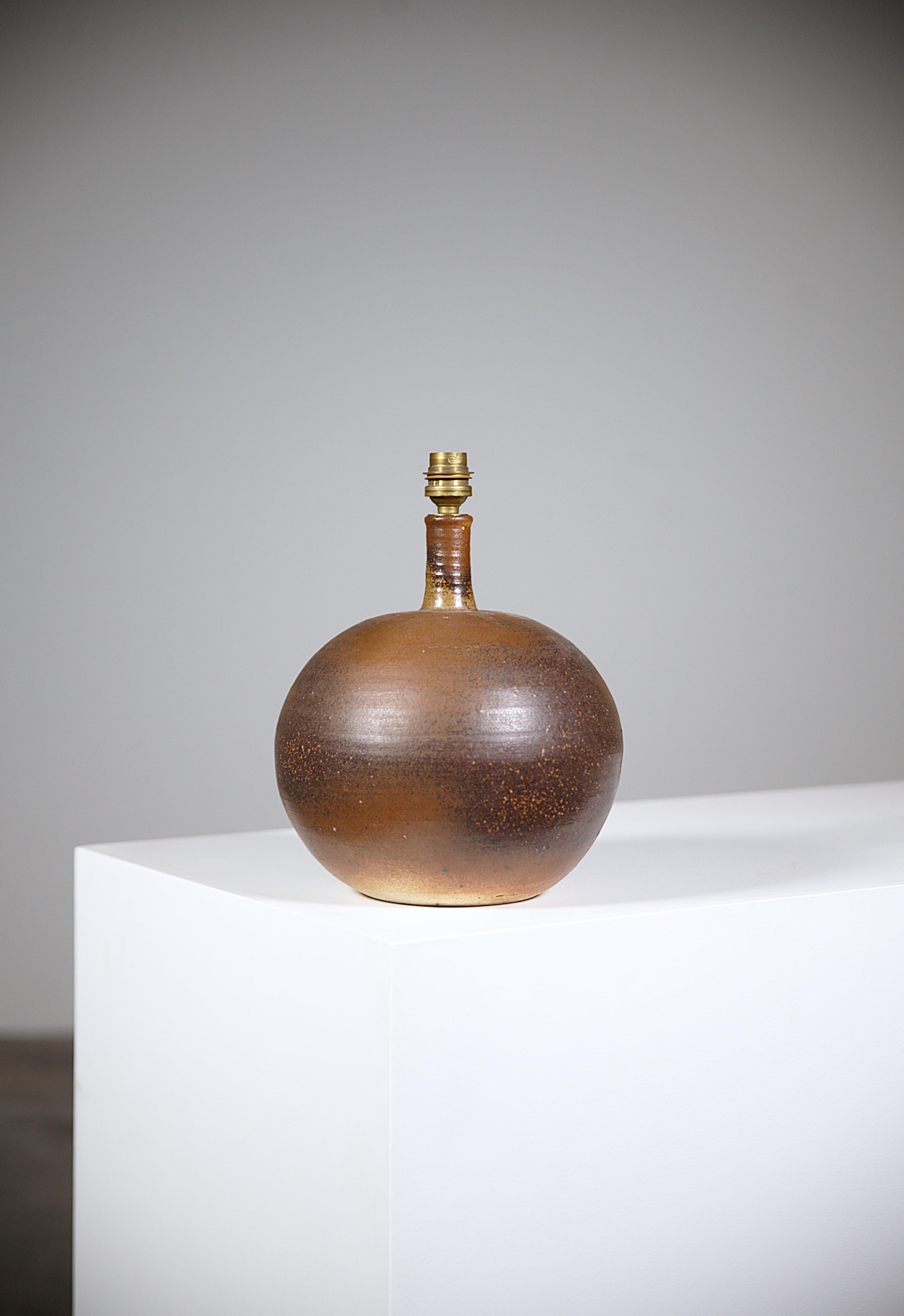 A Stoneware Lamp by Pierre Digan La Borne France 1970's

Pretty shade of brown.

Signed on the base.

In good condition.

Report : Very small chip because of the baking process ( please check the photos ). Lampshade is not included.