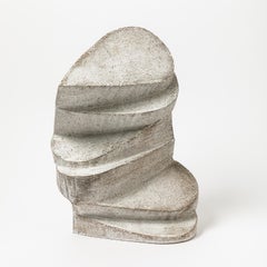 Escultura de gres de Maarten Stuer, titulada "Bloc en movimiento", 2020
