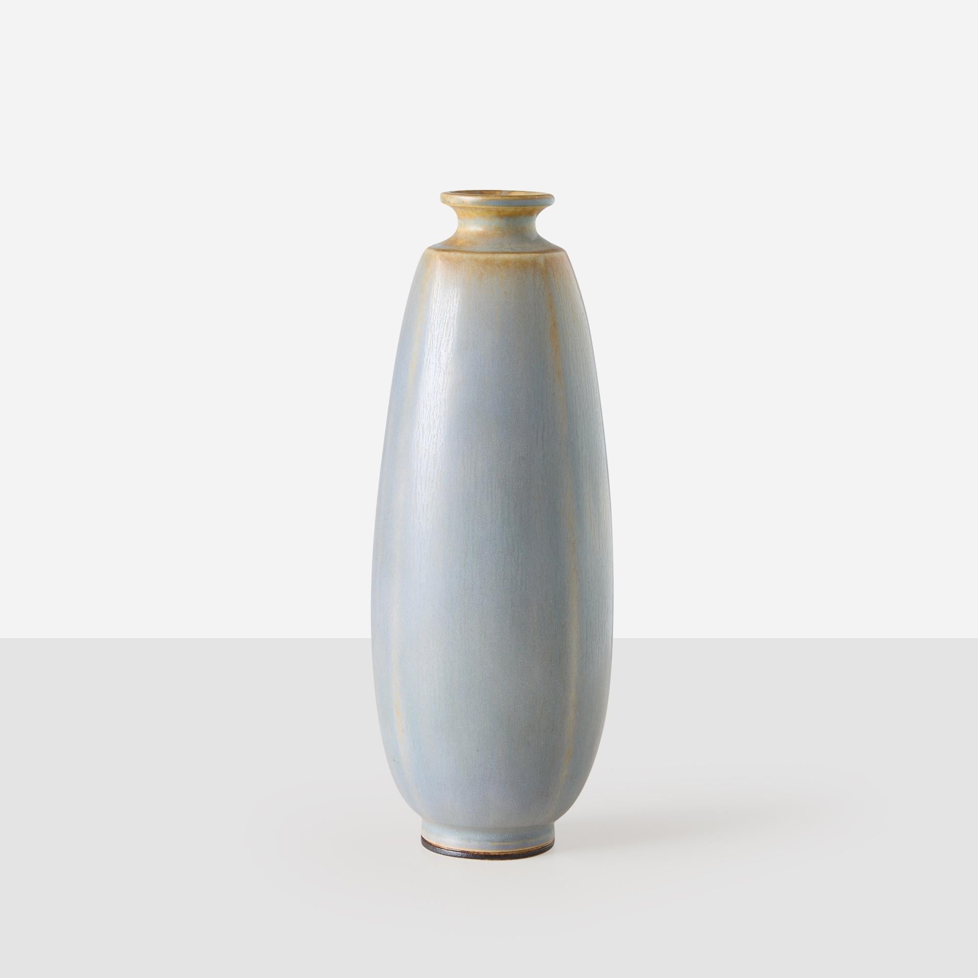 Moderno Vaso in gres di Berndt Friberg con tonalità di blu e grigio chiaro in vendita