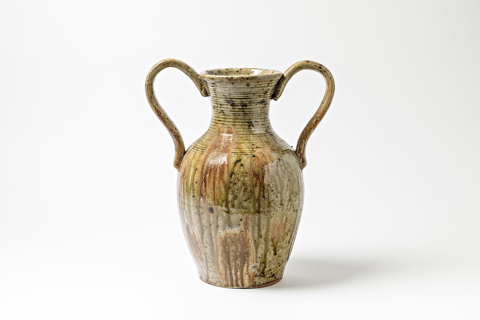 Un vase en grès de Lucien Talbot, à La Borne.
Conditions d'origine parfaites.
Signé sous la base.
Pièce unique,
vers 1950.
