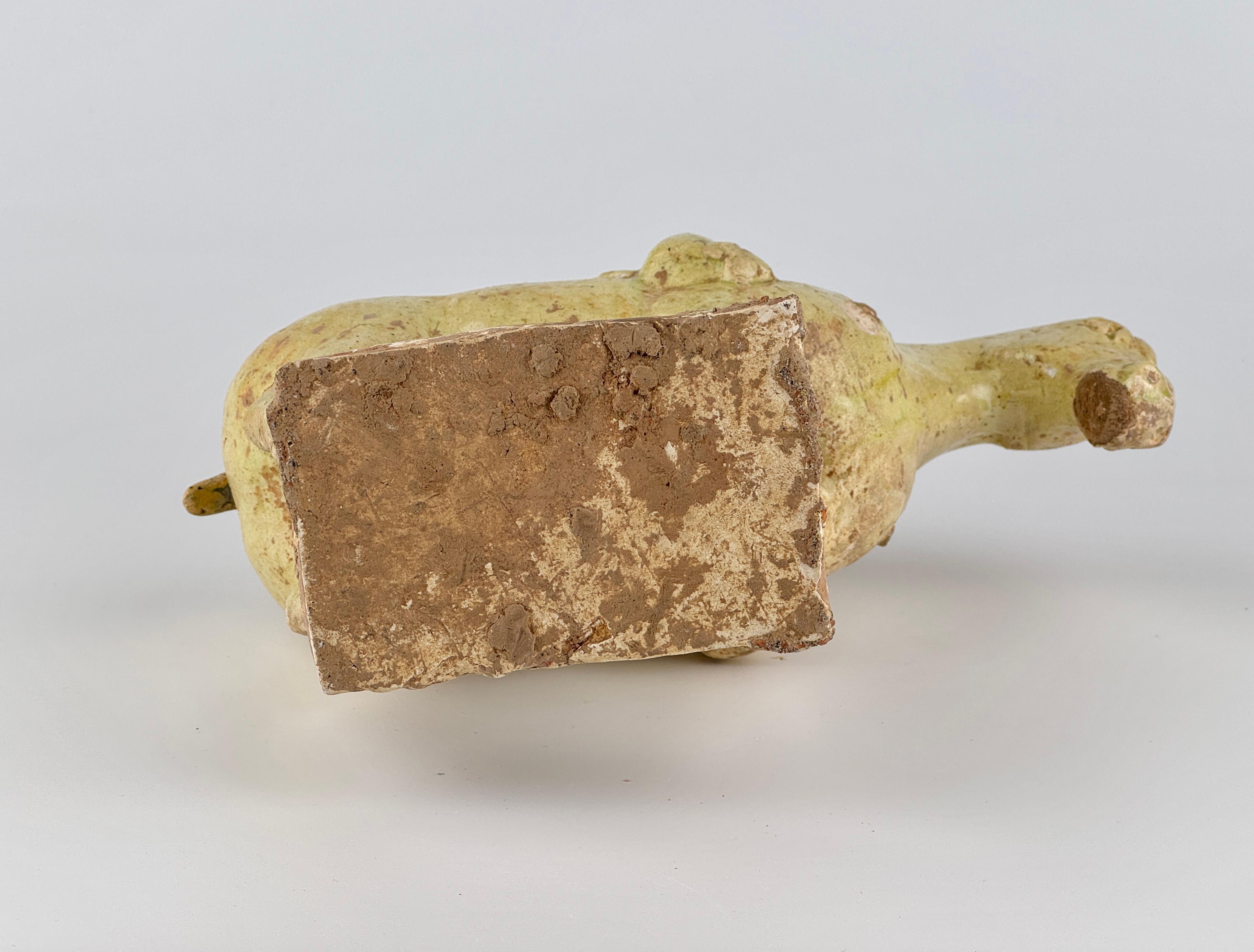 Figure d'homme à cheval en poterie à glaçure de paille, Dynastie Sui à Tang en vente 5