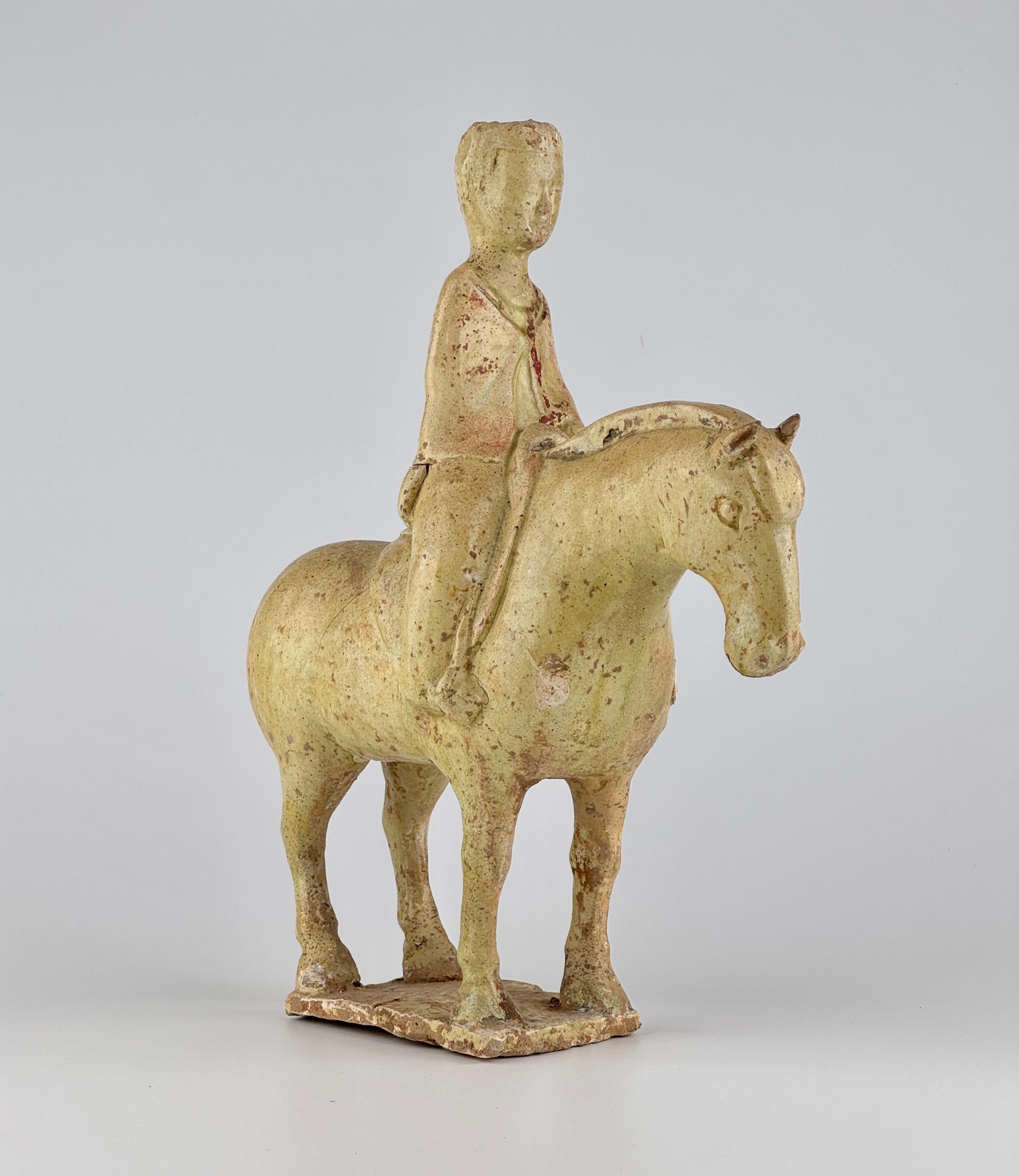 Figure d'homme à cheval en poterie à glaçure de paille, Dynastie Sui à Tang Bon état - En vente à seoul, KR