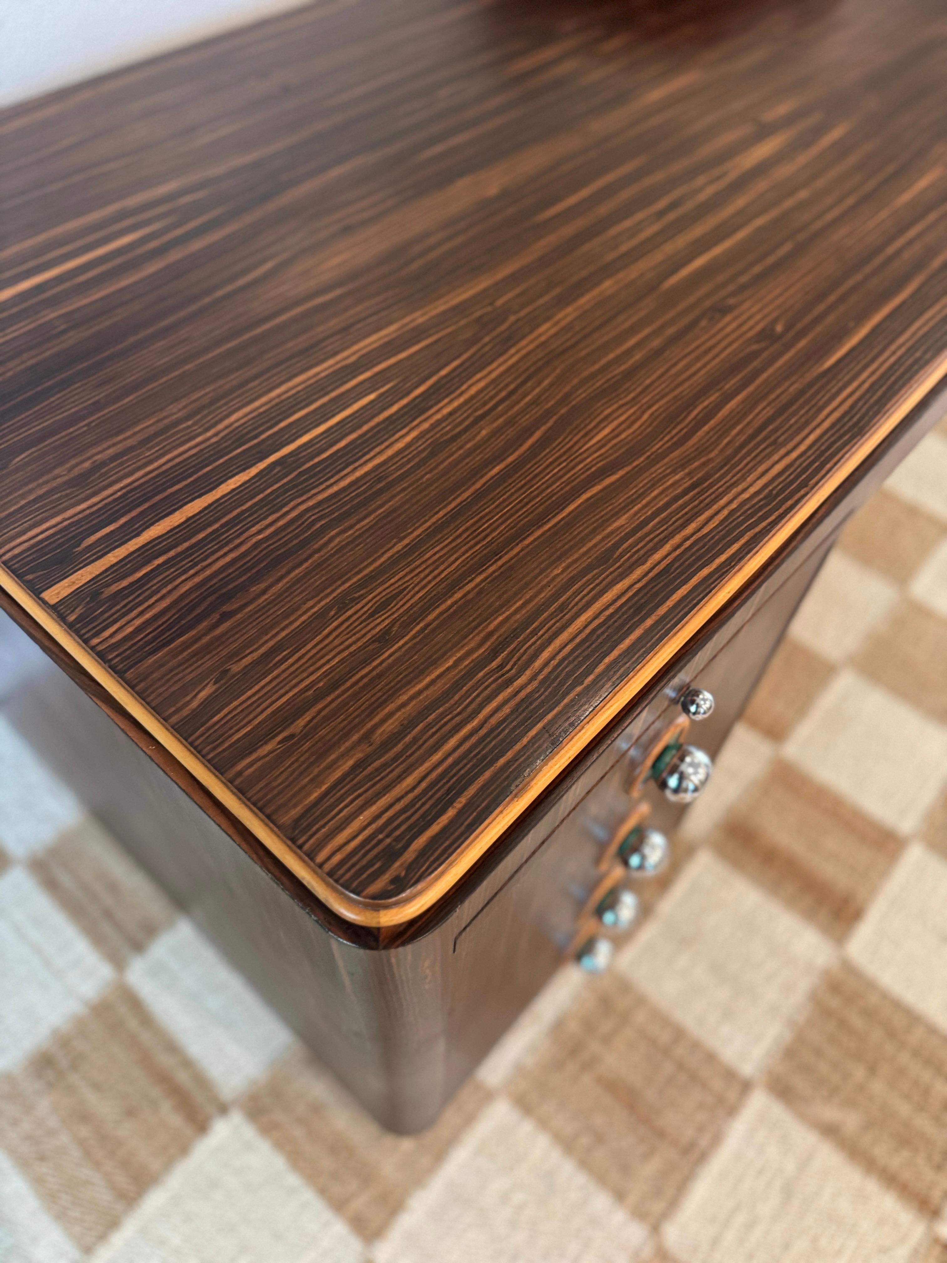 A streamline rosewood desk from the Art Deco era, circa 1930s For Sale 4