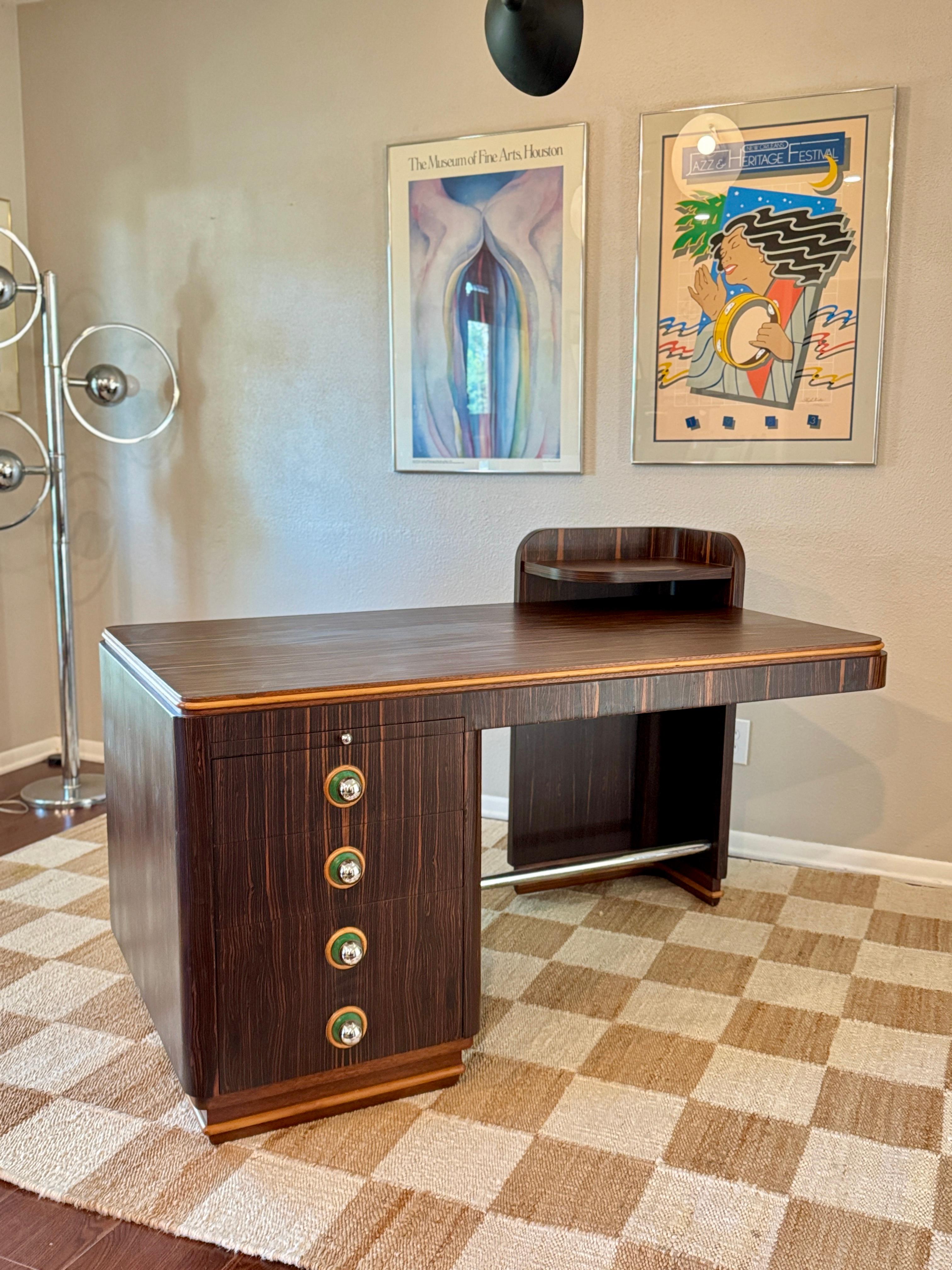 A streamline rosewood desk from the Art Deco era, circa 1930s For Sale 9