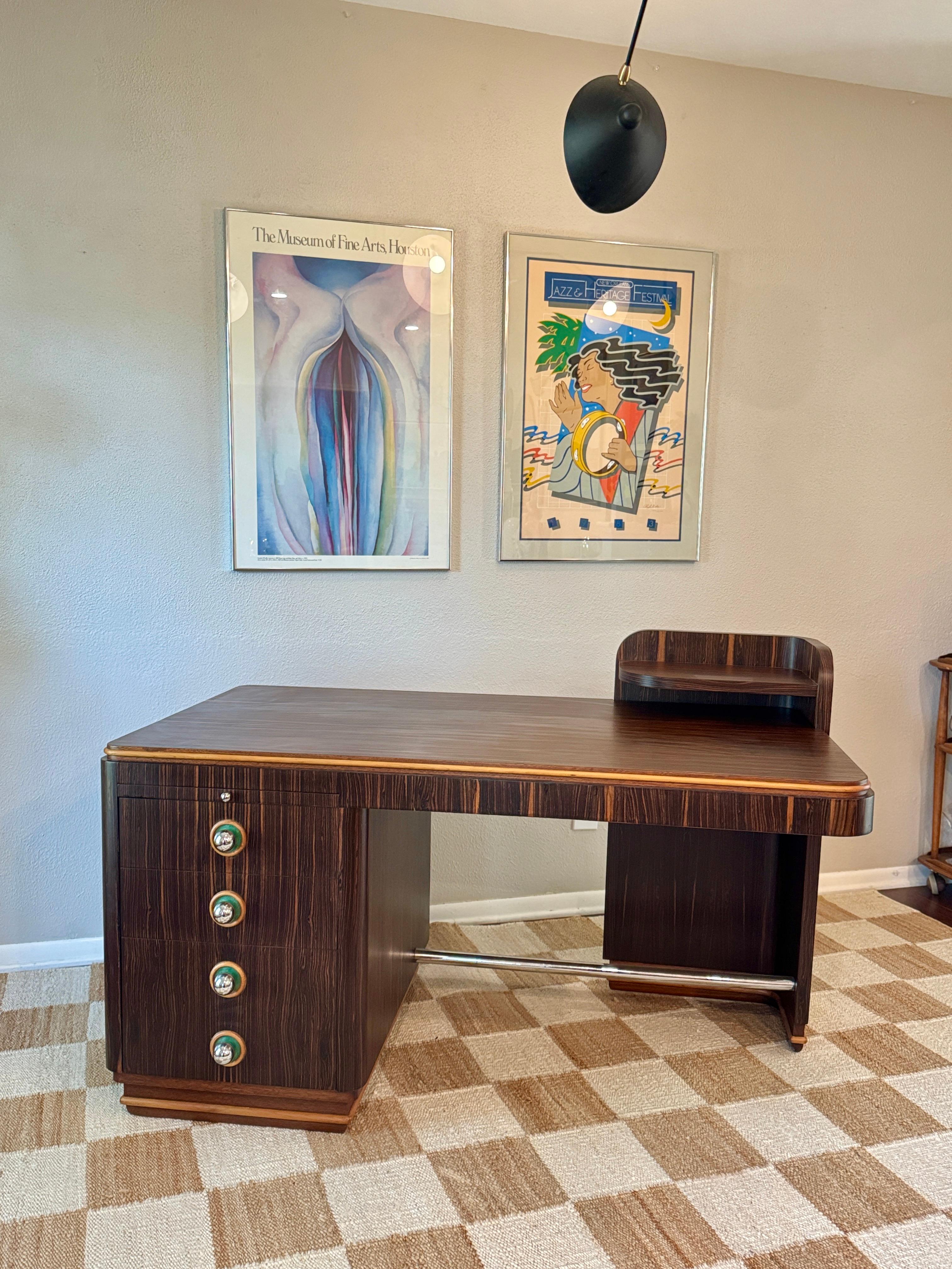 A streamline rosewood desk from the Art Deco era, circa 1930s For Sale 11