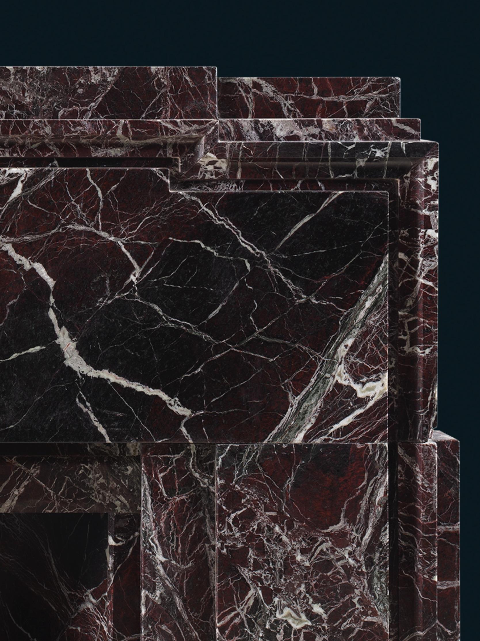 Art déco Une saisissante cheminée Marquina noire de forme archétypale Art Déco en vente