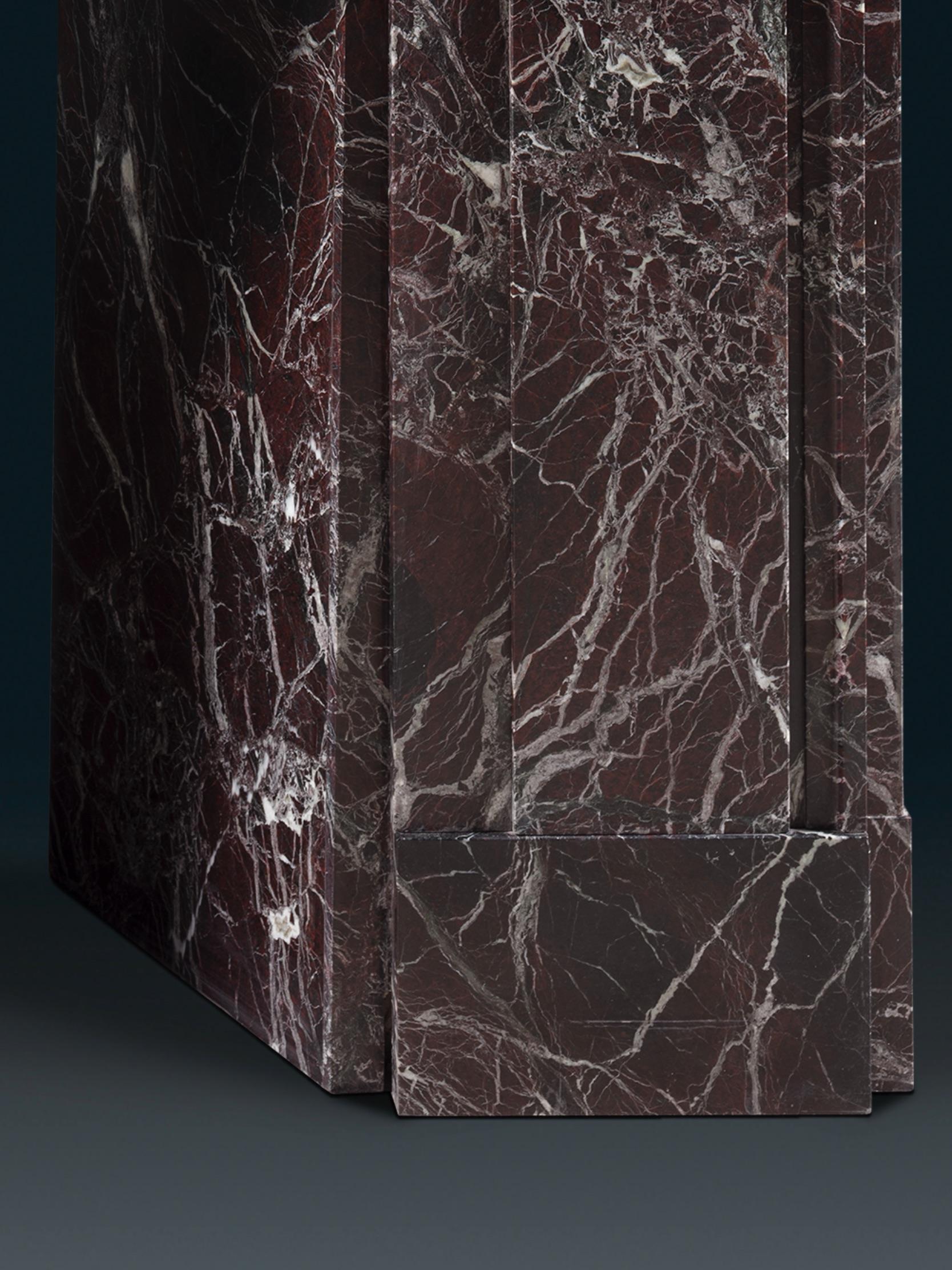 Anglais Une saisissante cheminée Marquina noire de forme archétypale Art Déco en vente
