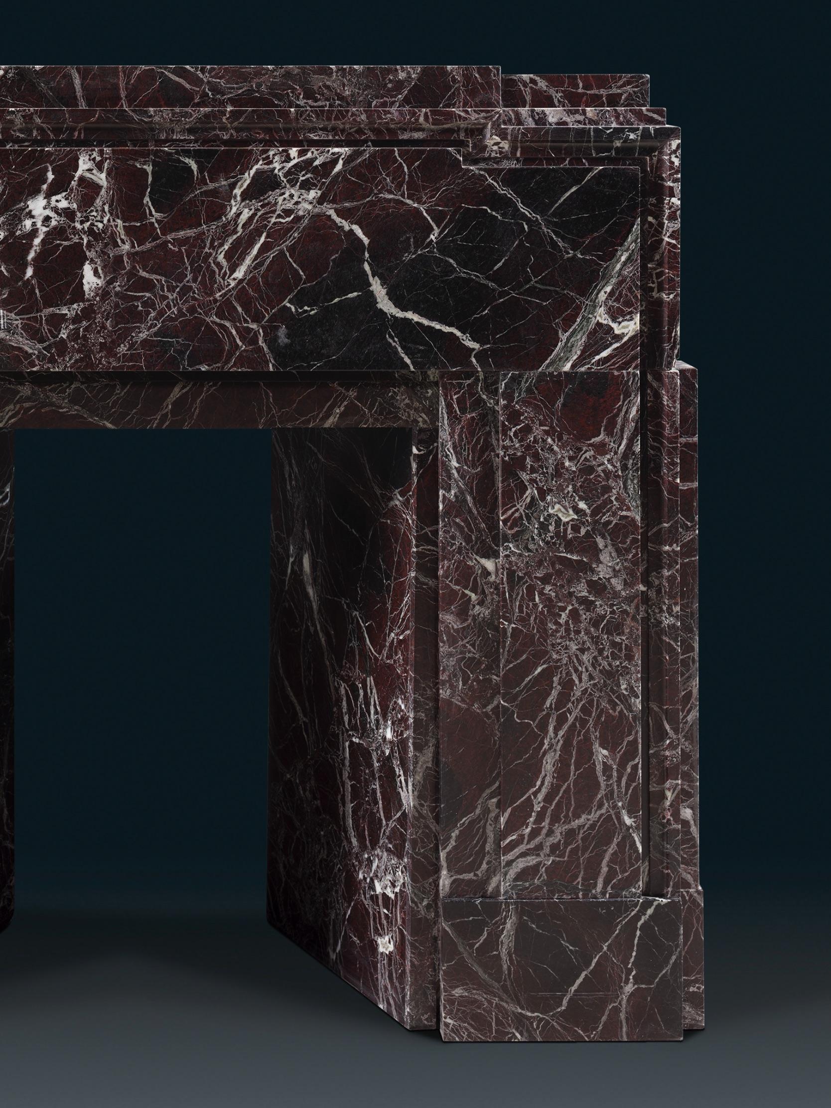 Une saisissante cheminée Marquina noire de forme archétypale Art Déco Bon état - En vente à London, GB
