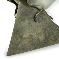 Ein auffälliges Bronzemodell eines rot gebleichten Hornbills von Geoffrey Dashwood