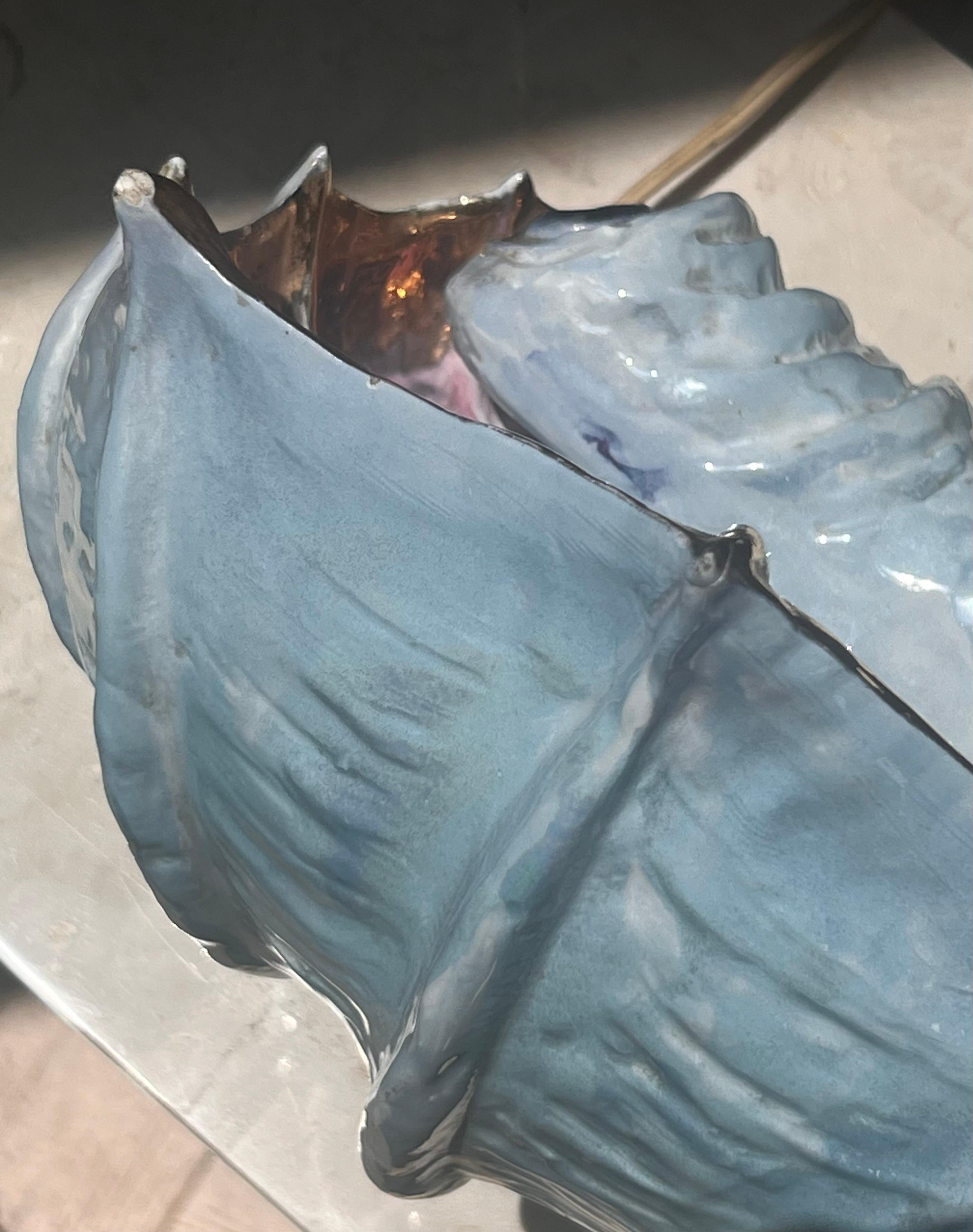 A striking hand-painted conch shell lamp, circa 1960 For Sale 9