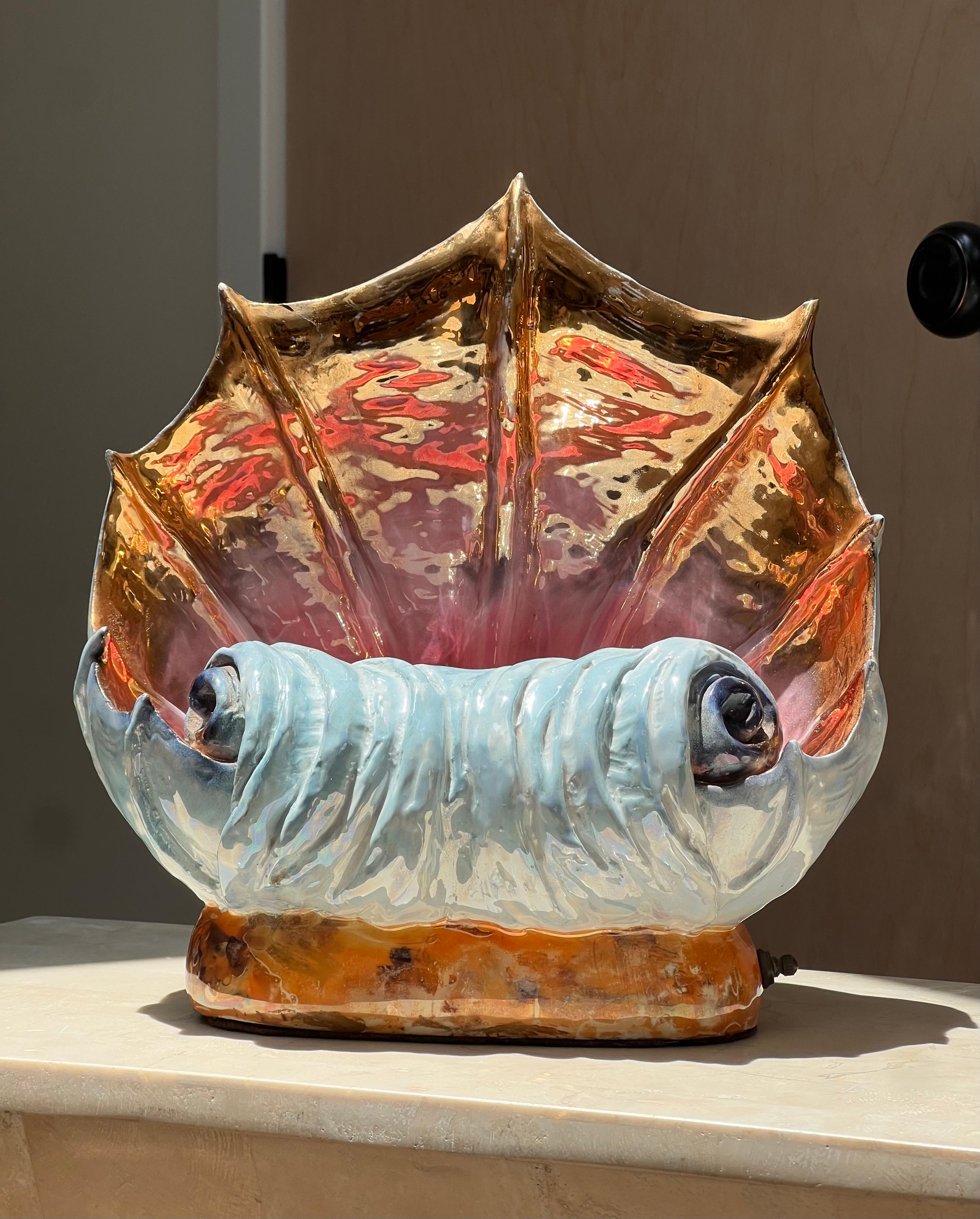 A striking hand-painted conch shell lamp, circa 1960 For Sale 13