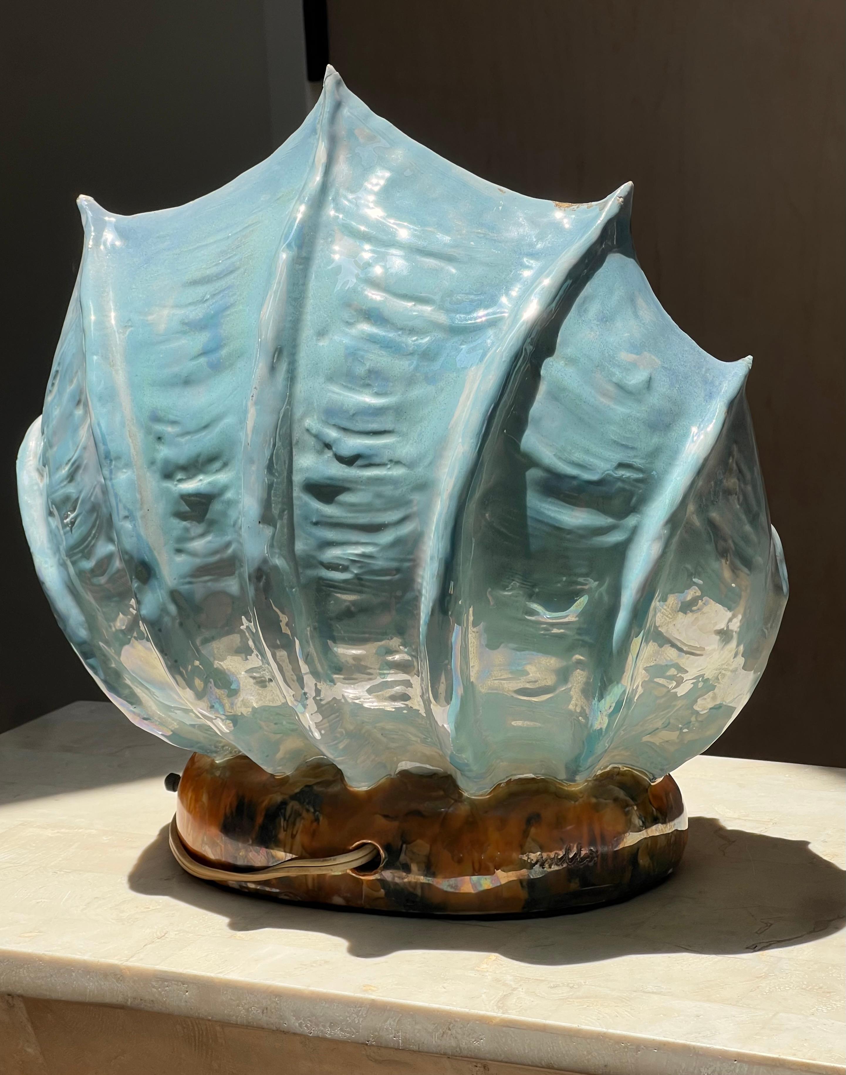 Hand-Crafted A striking hand-painted conch shell lamp, circa 1960 For Sale