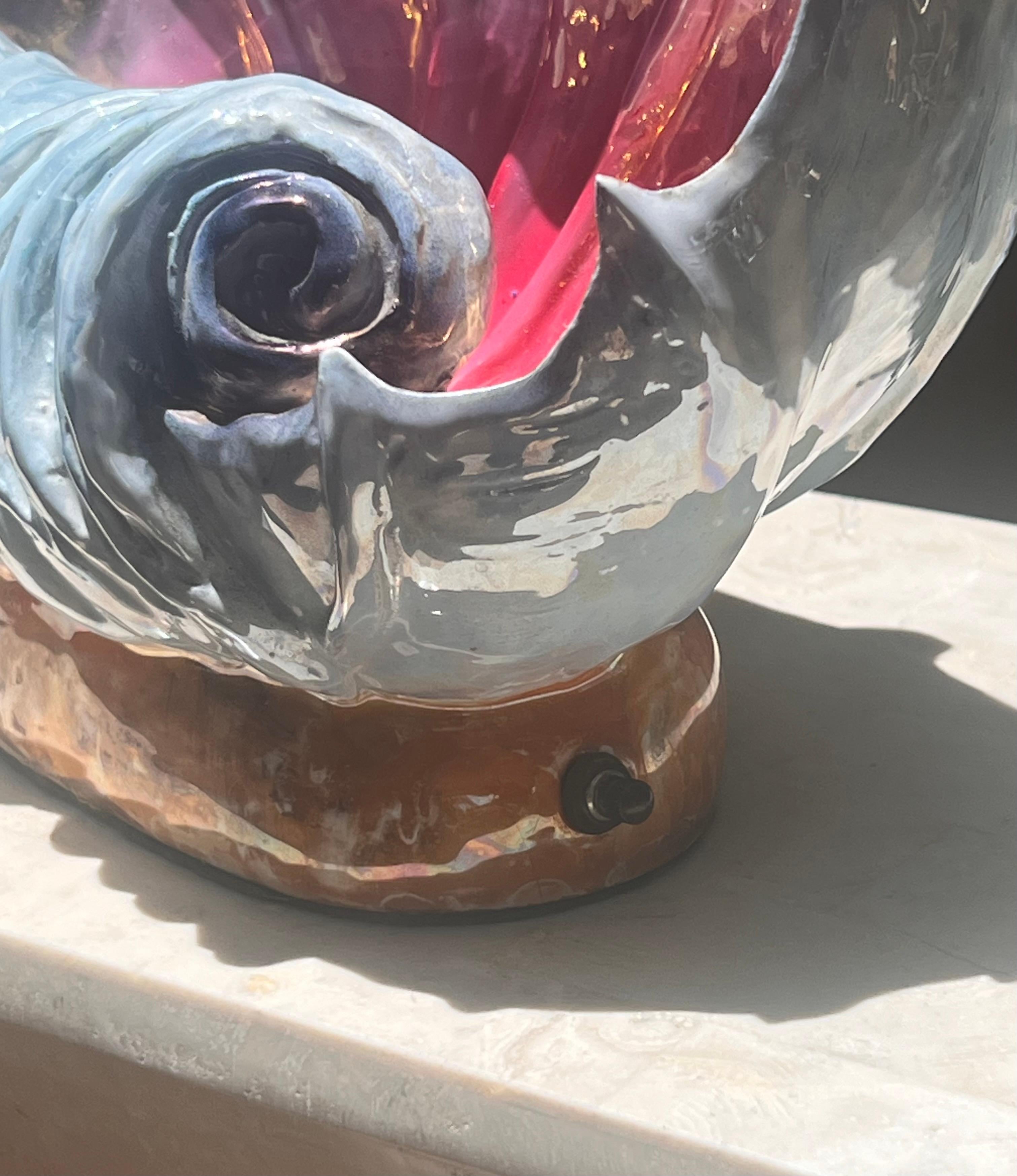A striking hand-painted conch shell lamp, circa 1960 In Good Condition For Sale In View Park, CA