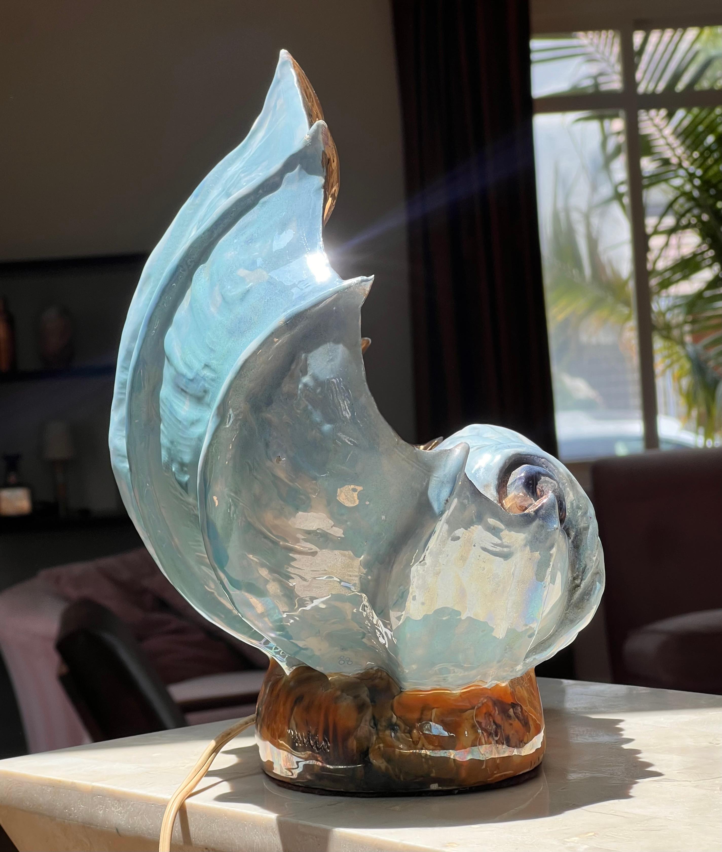 A striking hand-painted conch shell lamp, circa 1960 For Sale 1