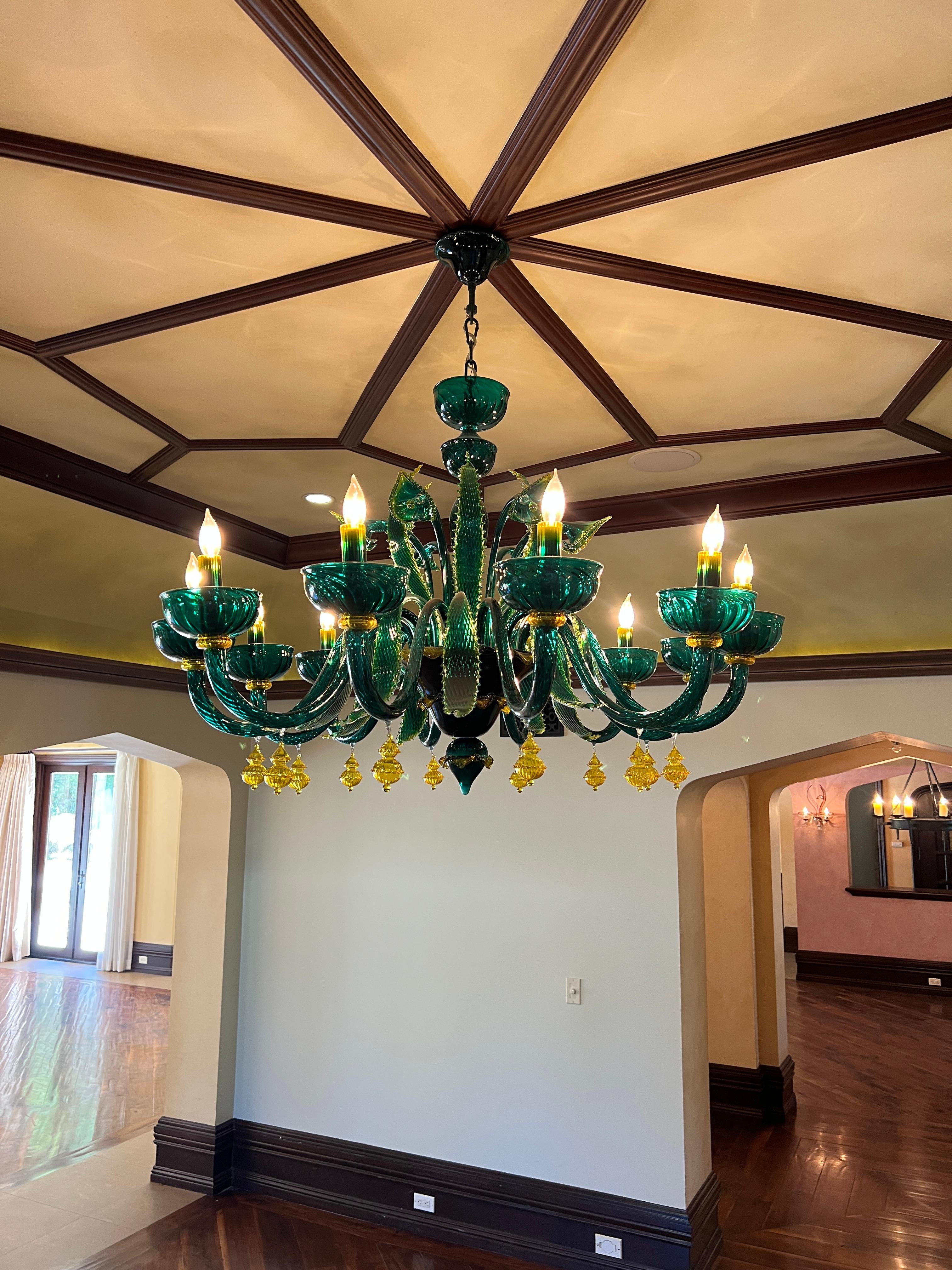 Lustre et appliques en verre de Murano de couleur vert émeraude et jaune d'ambre. Excellent état - En vente à Los Angeles, CA