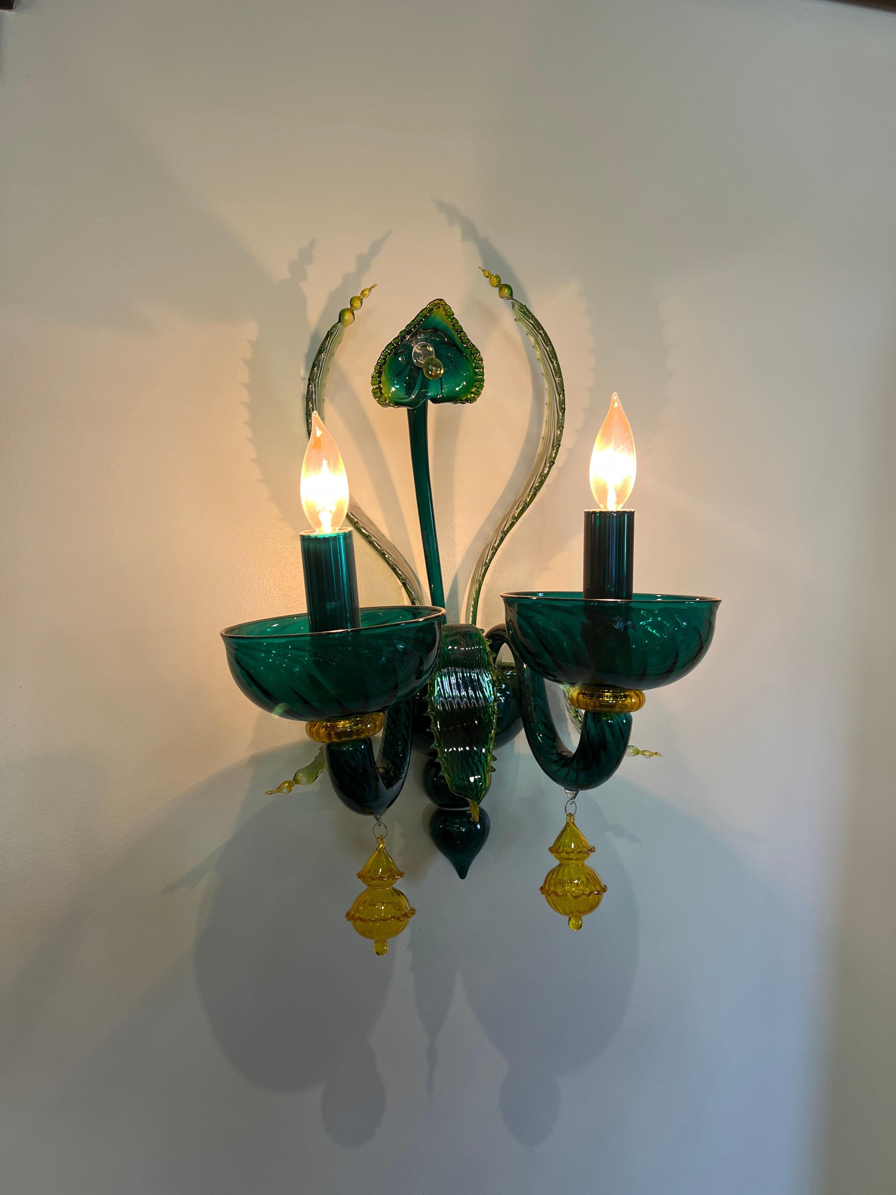 Lustre et appliques en verre de Murano de couleur vert émeraude et jaune d'ambre. en vente 1