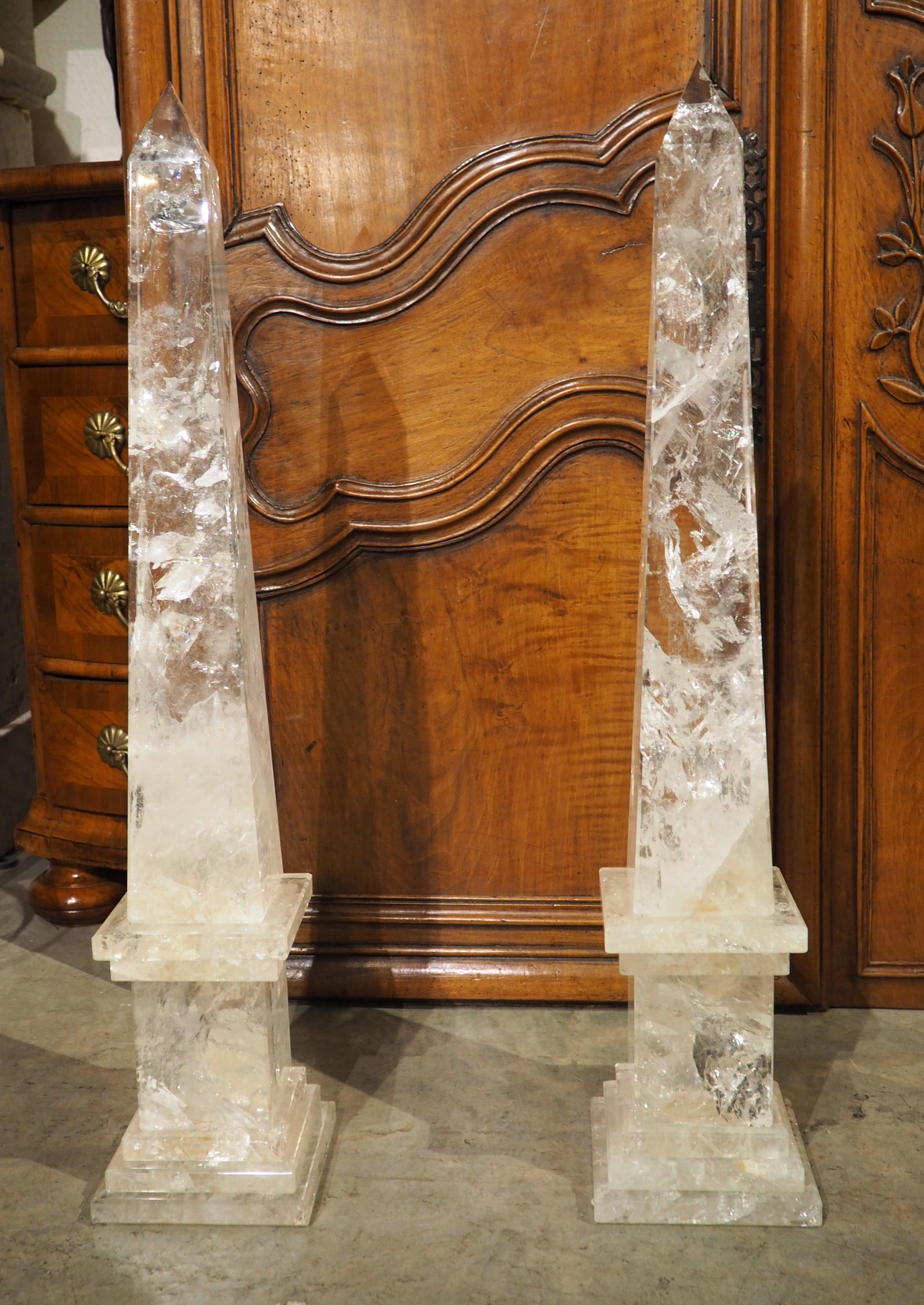 Sculpté à la main Paire d'obélisques en cristal de roche, 20e siècle en vente