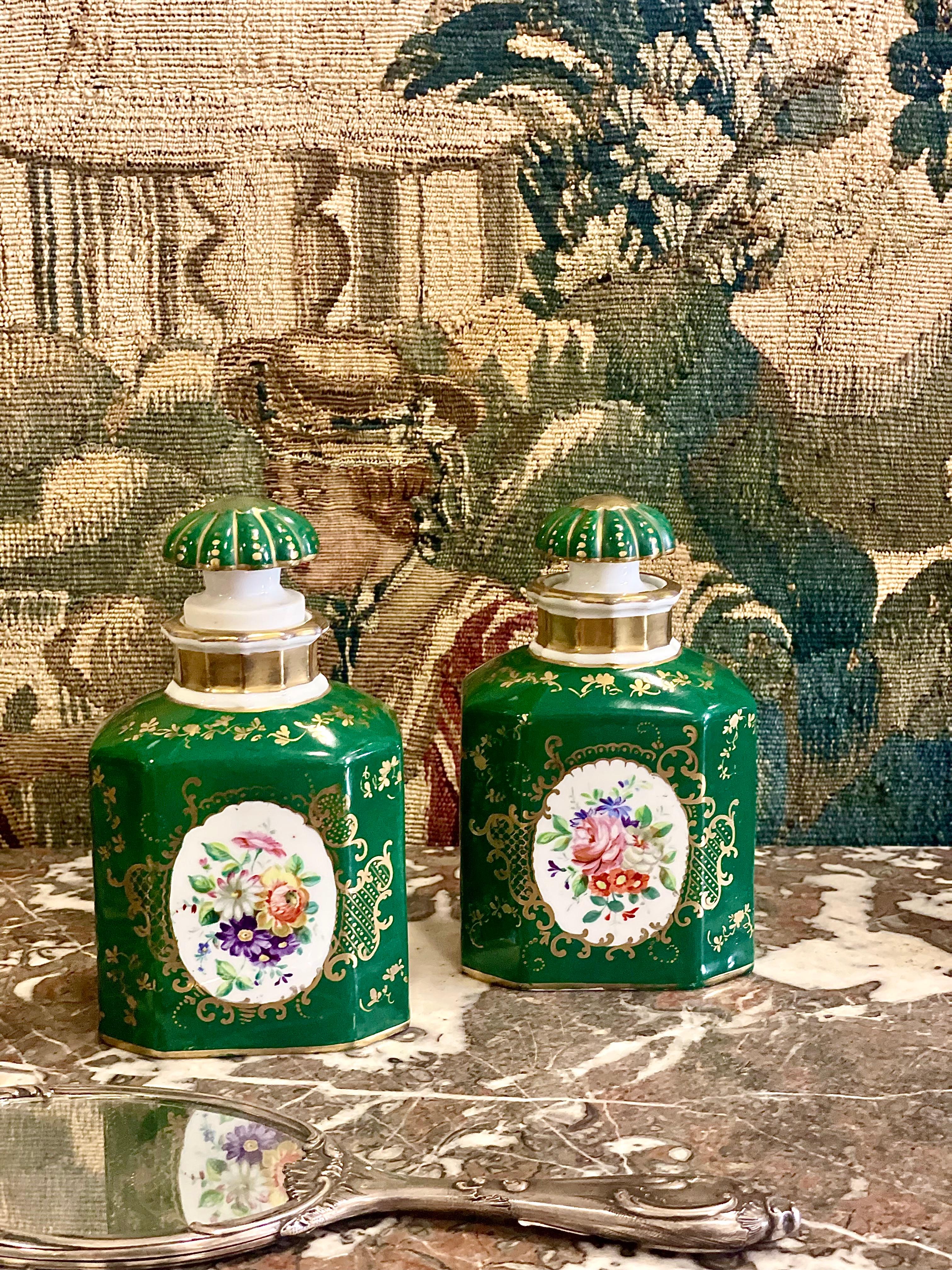 19th Century Pair of Paris Porcelain Stoppered Bottles or Flacons For Sale 2