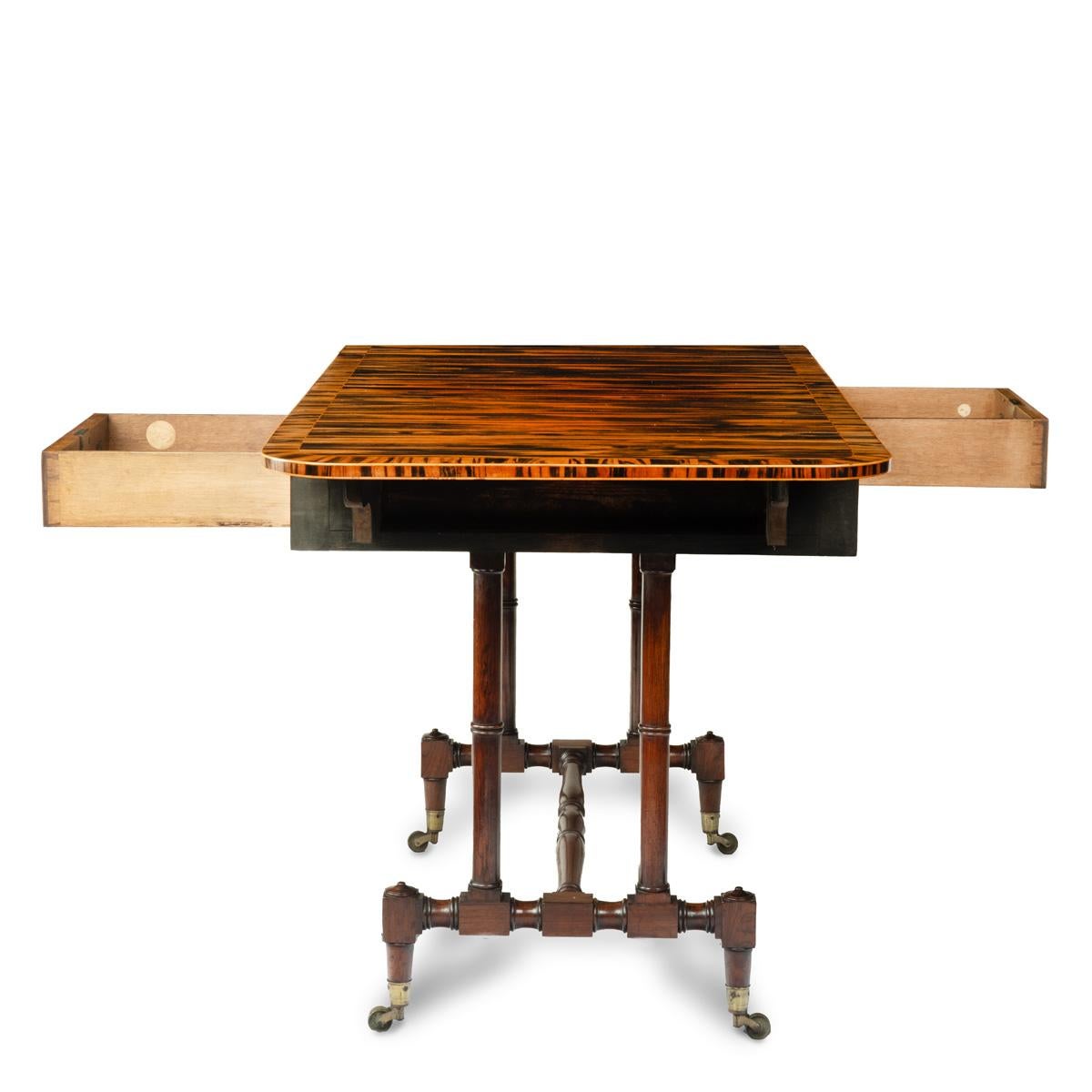Une remarquable table de canapé coromandel Regency en vente 1