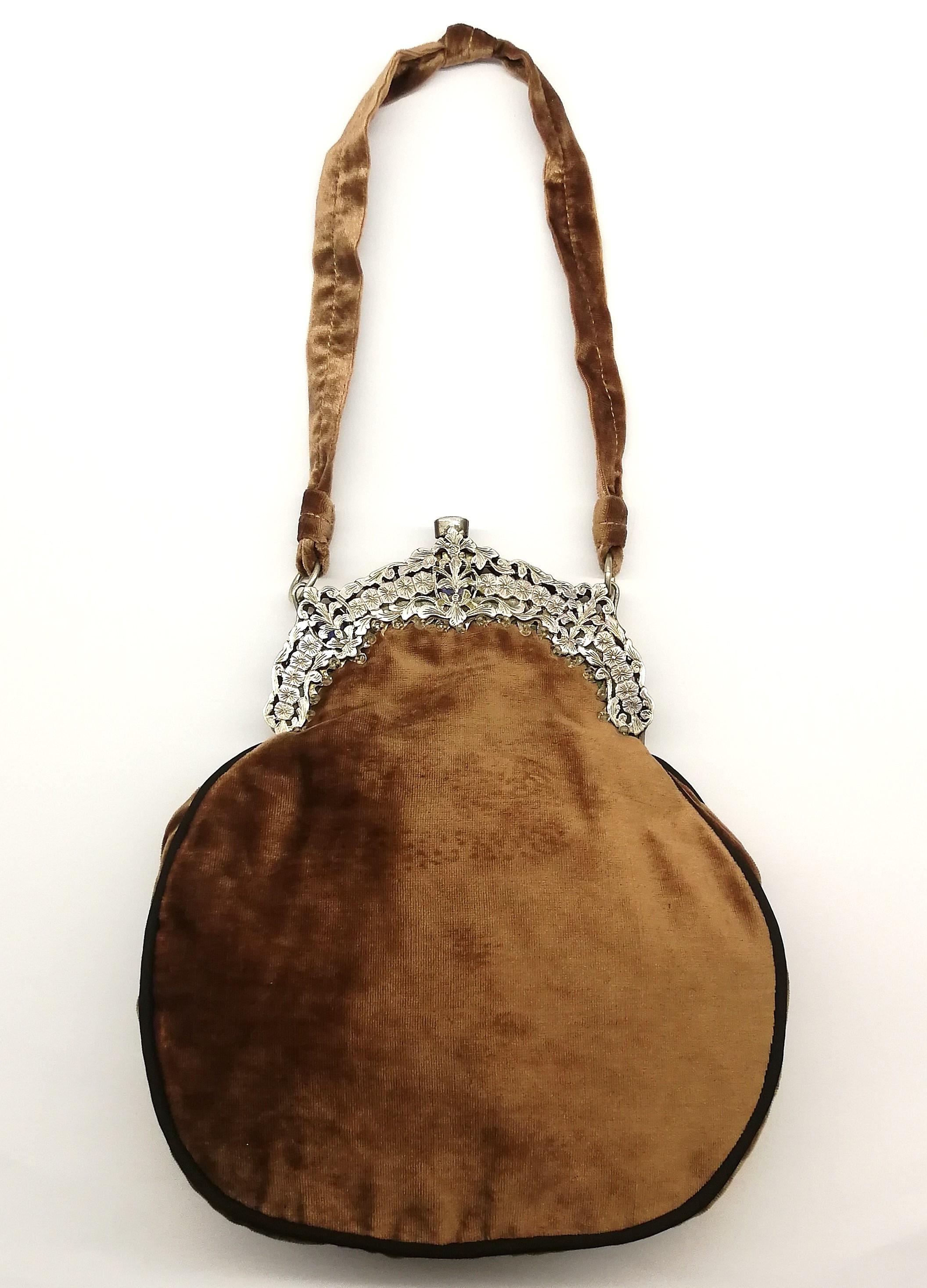 A striking semi precious/precious jewelled framed velvet handbag, Italy, 1920s For Sale 6