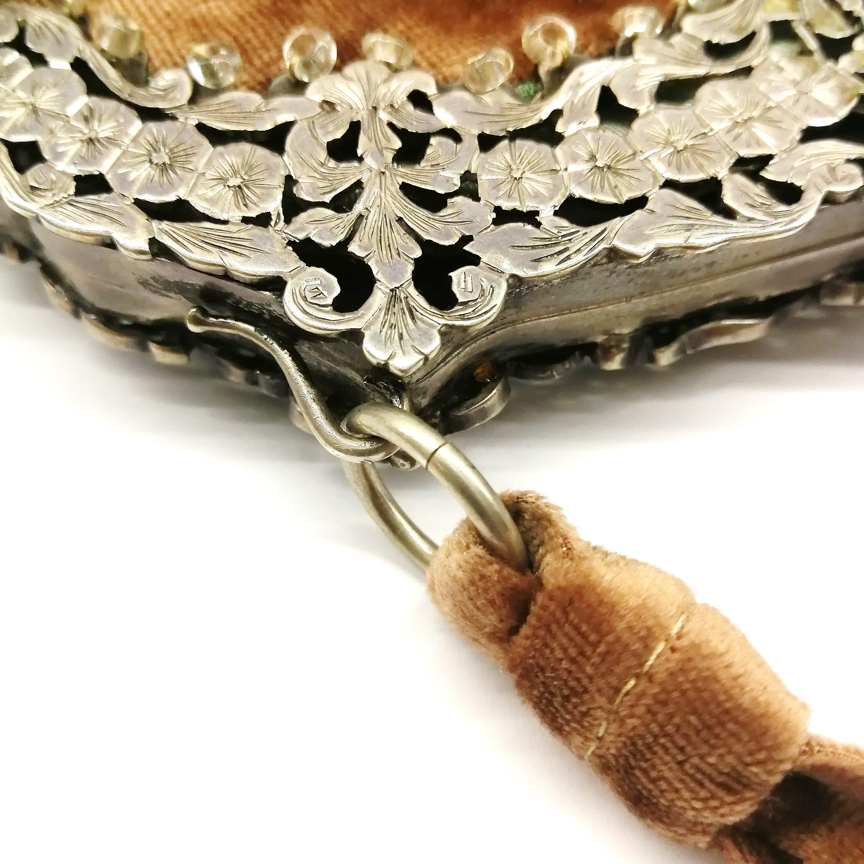 A striking semi precious/precious jewelled framed velvet handbag, Italy, 1920s For Sale 8