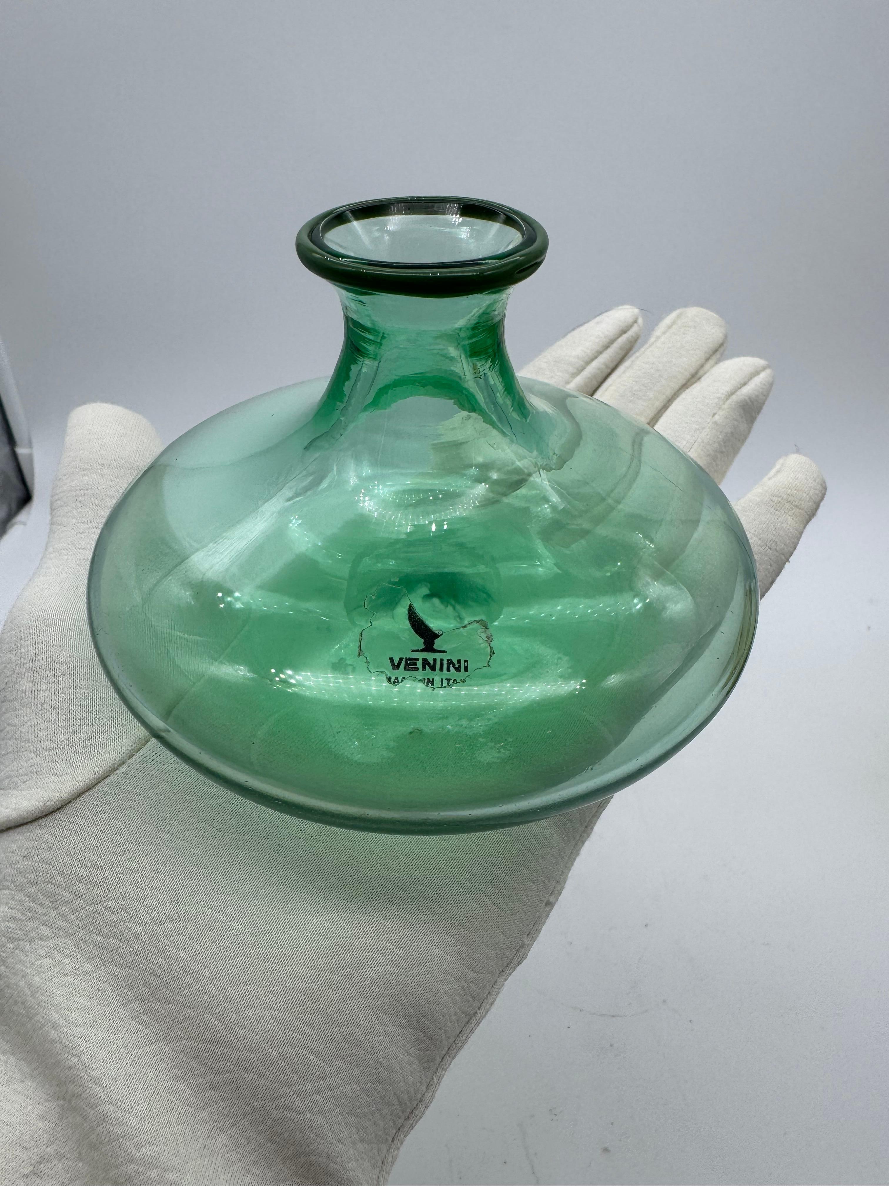 Llamativo juego de cuatro jarrones Venini de cristal de Murano, firmados y fechados en 1980 en venta 3