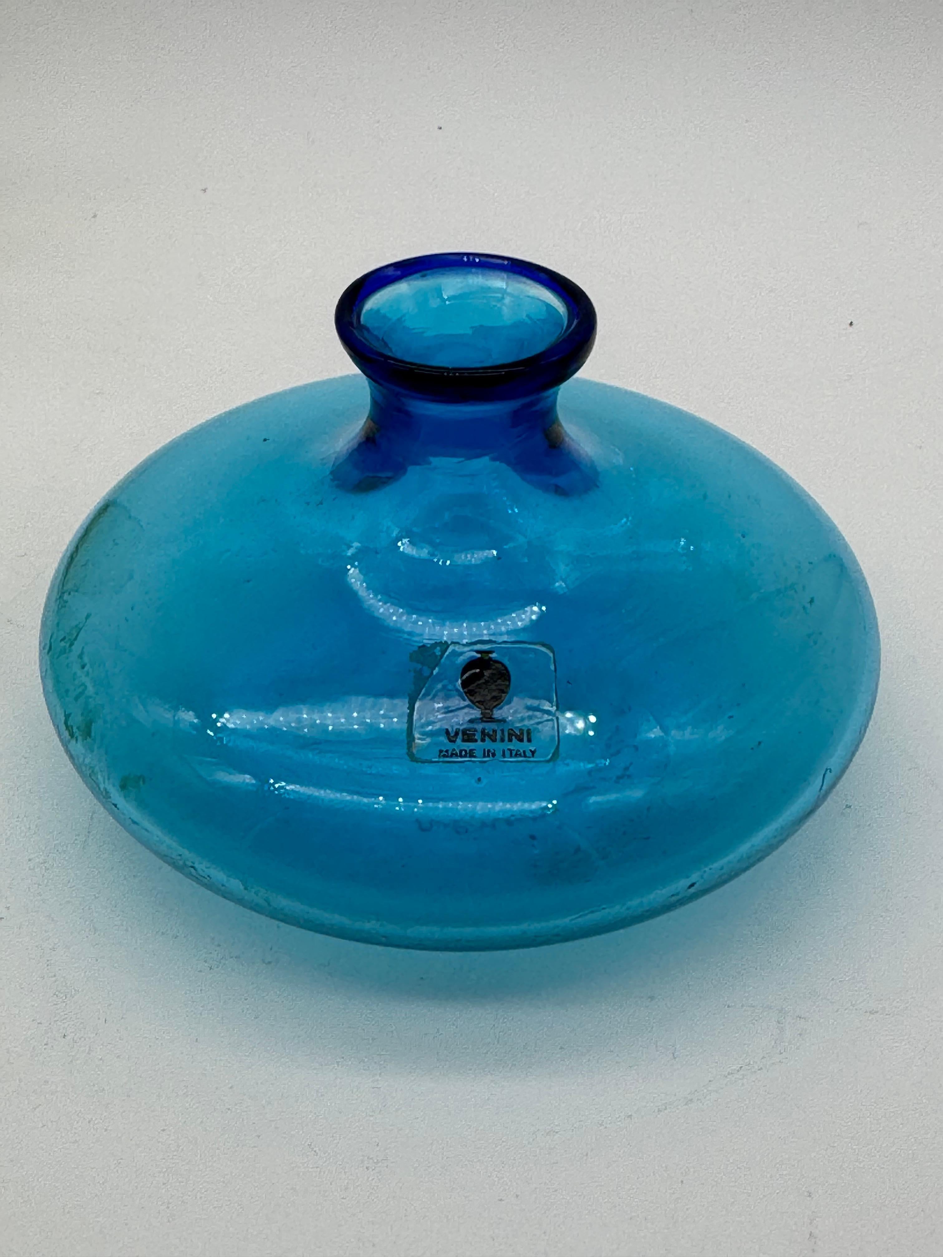 Llamativo juego de cuatro jarrones Venini de cristal de Murano, firmados y fechados en 1980 Vidrio artístico en venta