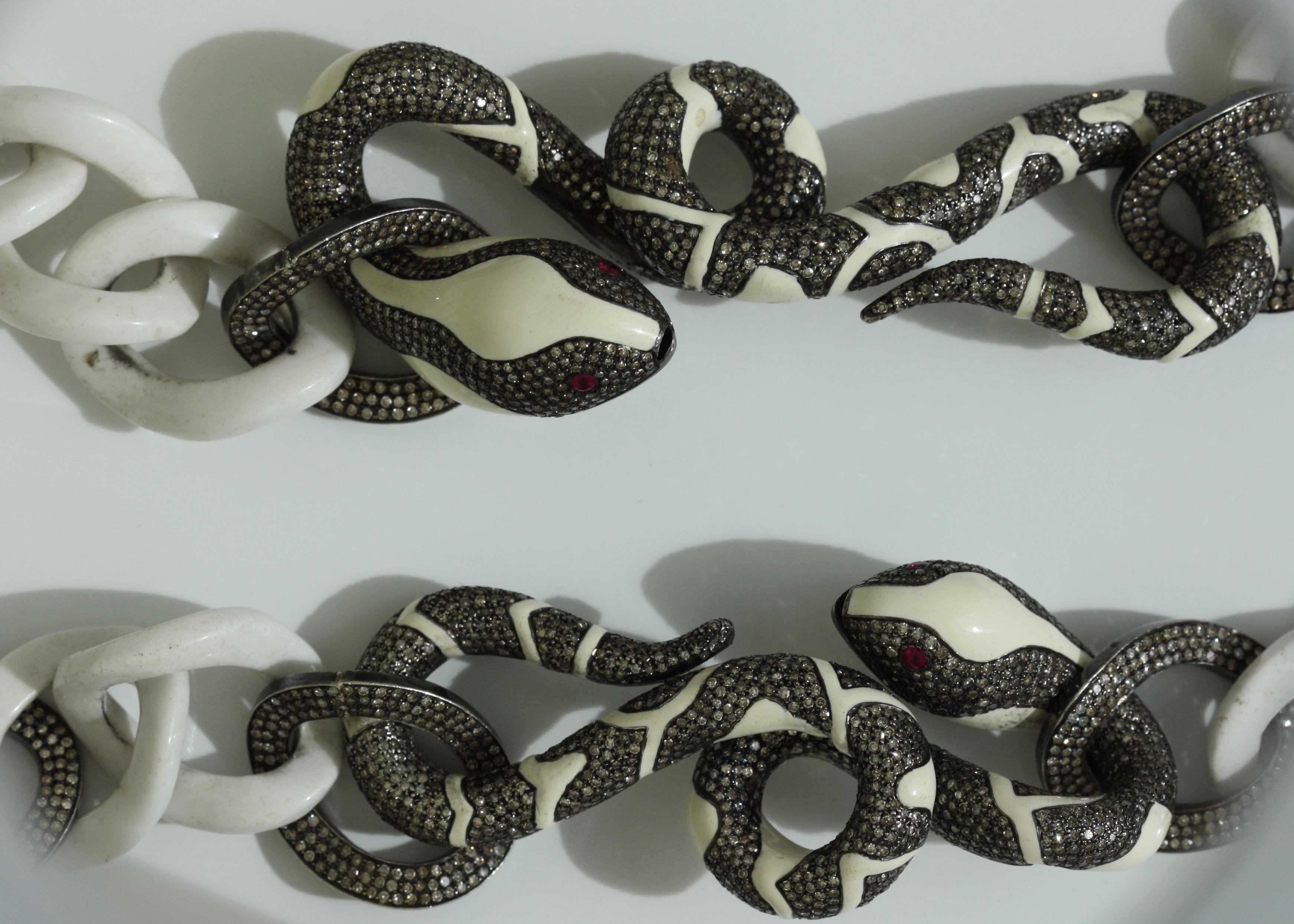 A Striking White Ceramic and Diamond Serpent Necklace In Good Condition For Sale In Palm Beach, FL