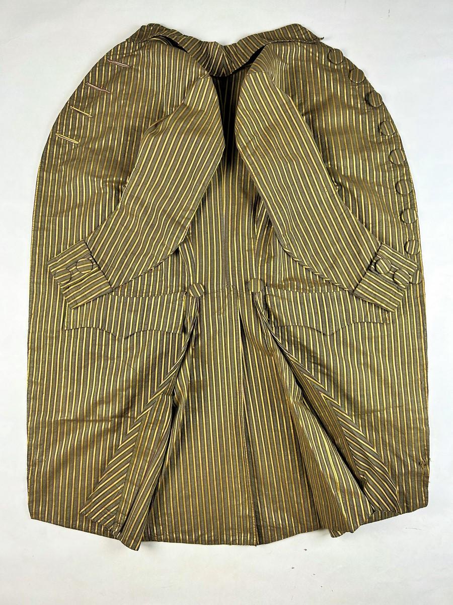A striped Siamoise Frock Coat - French Revolution Period Circa 1790 For Sale 8
