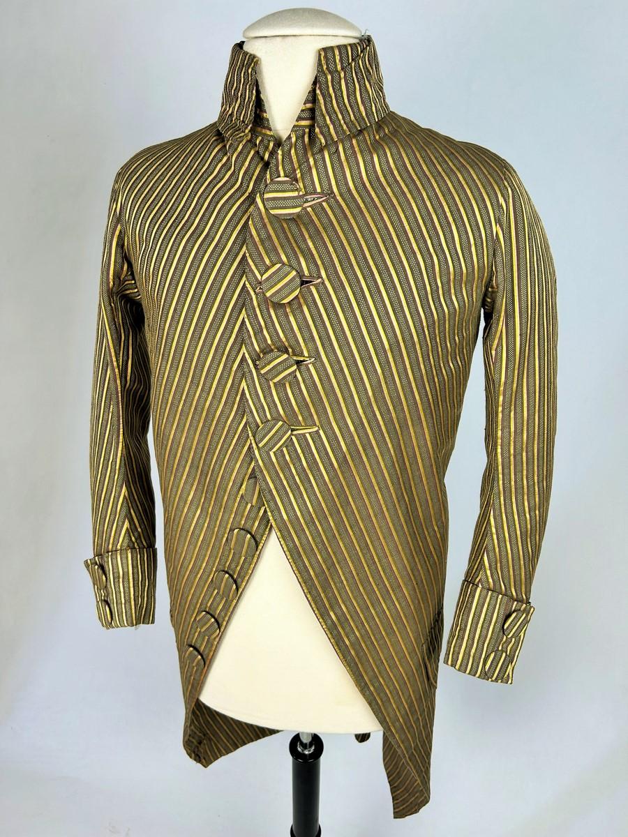 Beige A striped Siamoise Frock Coat - French Revolution Period Circa 1790 For Sale