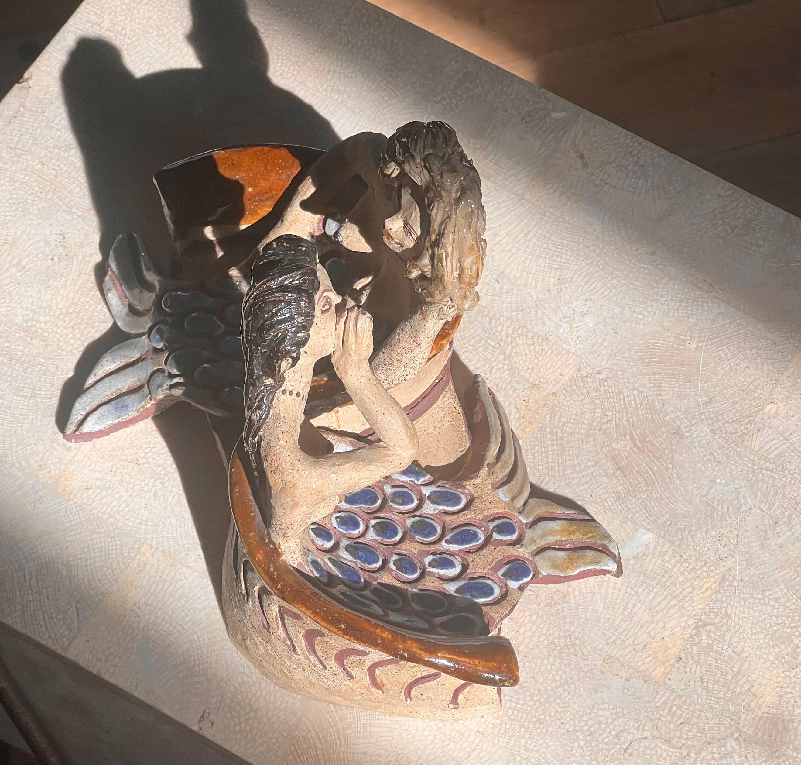 Sconosciuto Scultura in ceramica da studio di due sirene, metà del XX secolo in vendita