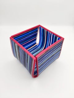 Un oggetto per la fusione del vetro da studio "Dilly" di Klaus Moje, realizzato a Canberra nel 1985.