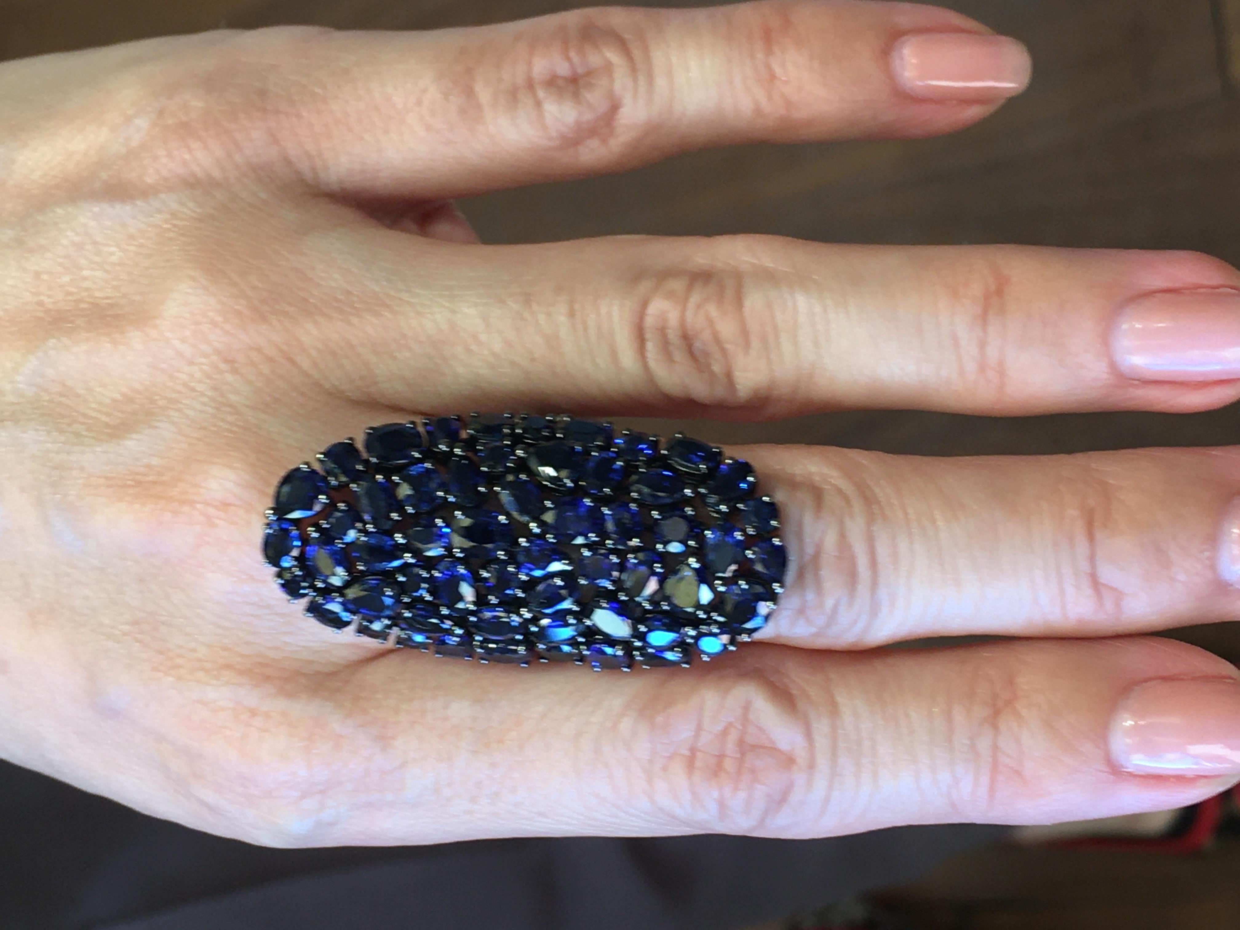 Stunning 18kt White Gold Ring, Blue Sapphires 15, 78ct & Black Diamonds 0, 20 Ct In New Condition For Sale In Firenze, FI