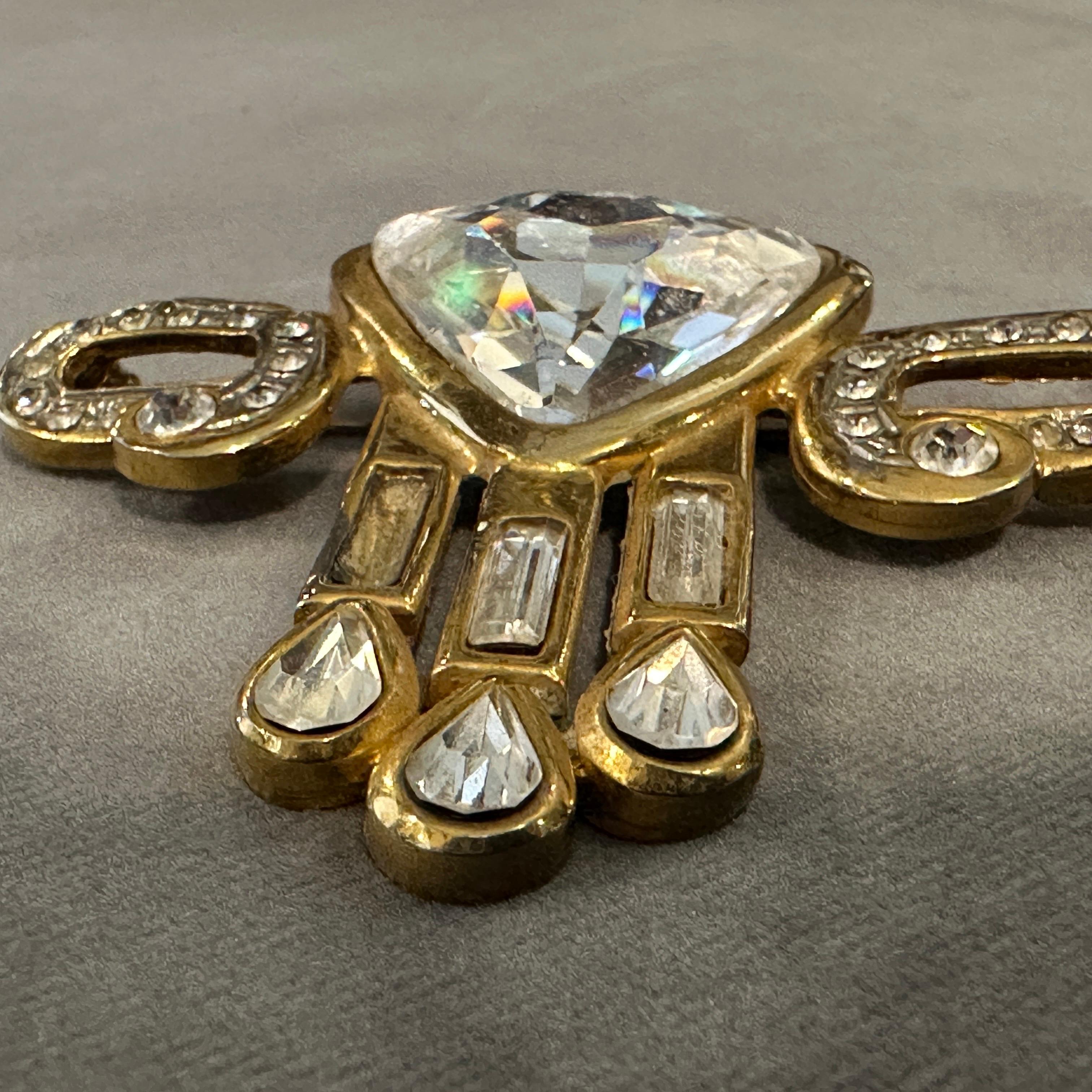 Eine atemberaubende 1930er Art Deco Modeschmuck Brosche im Angebot 5