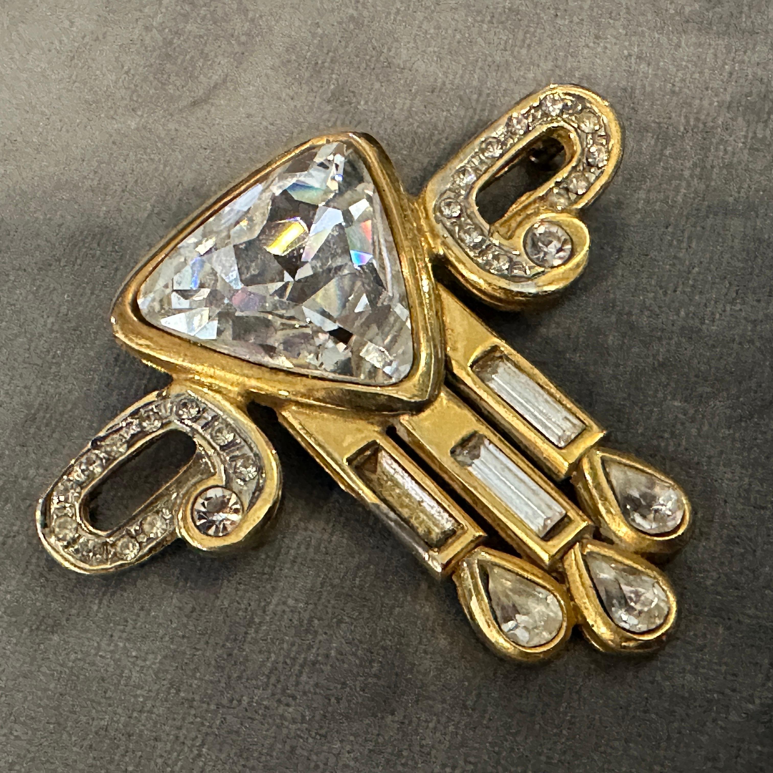 Eine atemberaubende 1930er Art Deco Modeschmuck Brosche (Art déco) im Angebot
