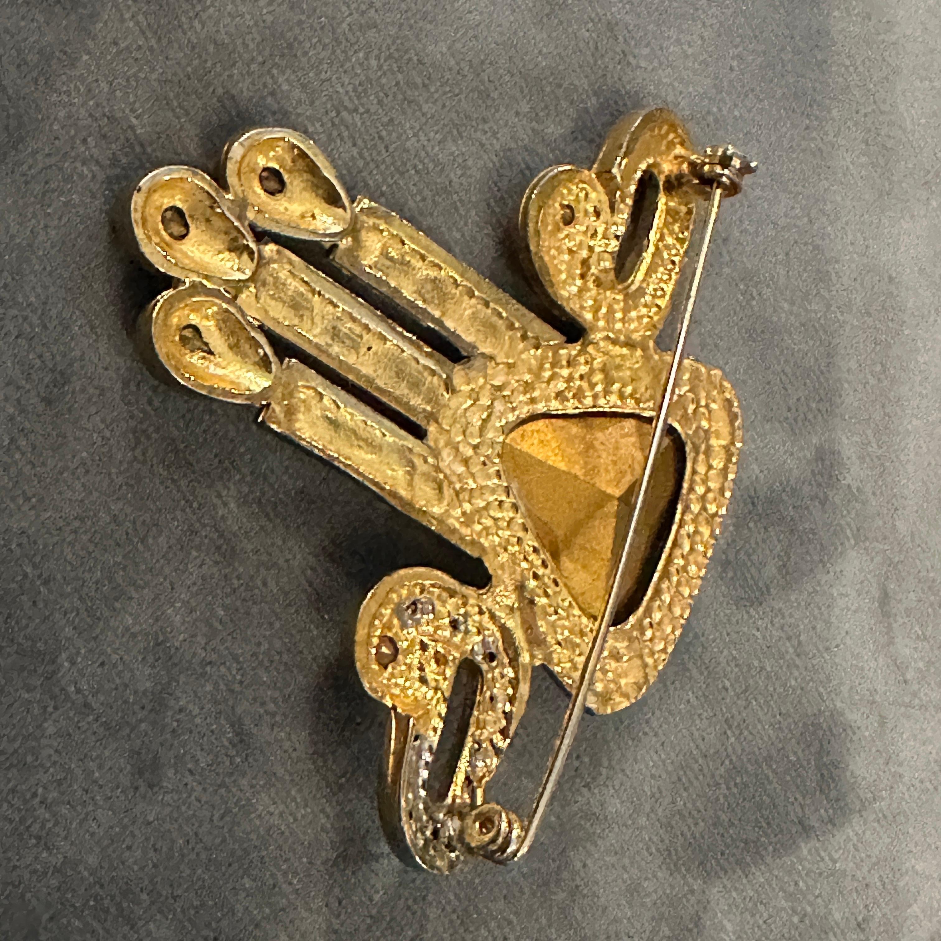 Eine atemberaubende 1930er Art Deco Modeschmuck Brosche im Angebot 2