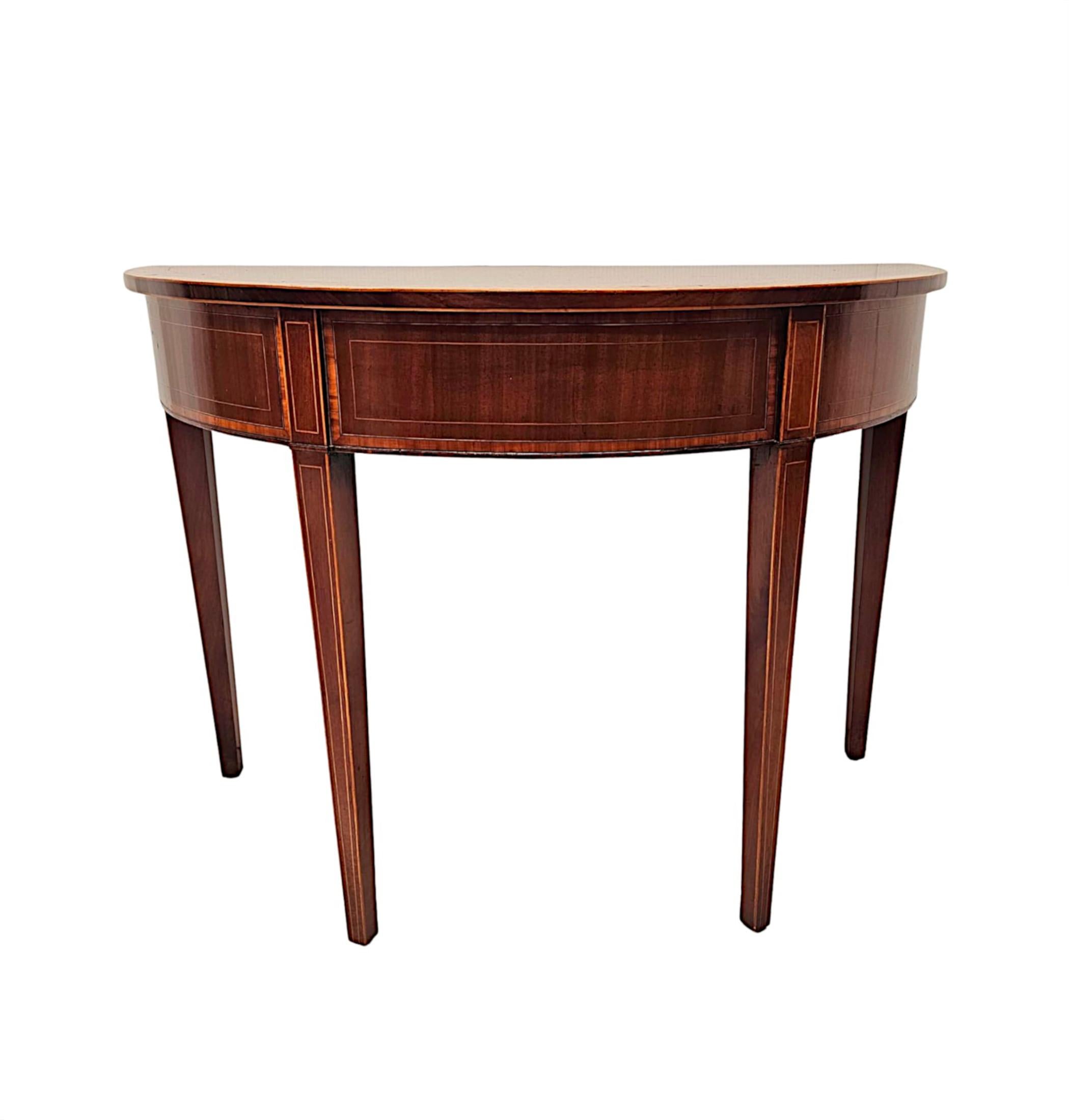 Superbe table d'entrée ou d'appoint Demi Lune en acajou marqueté du 19e siècle Bon état - En vente à Dublin, IE