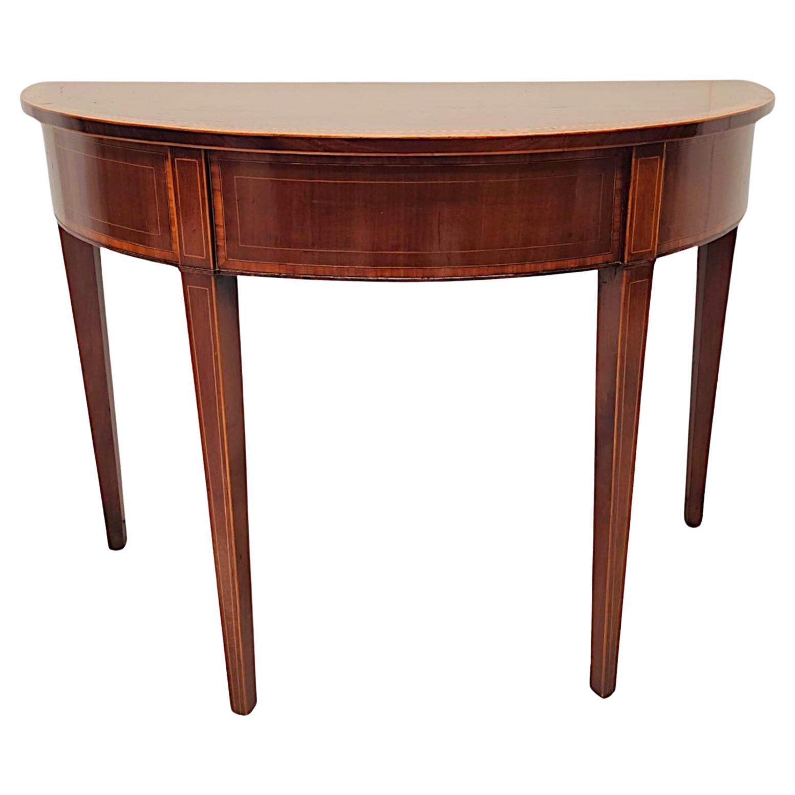 Superbe table d'entrée ou d'appoint Demi Lune en acajou marqueté du 19e siècle