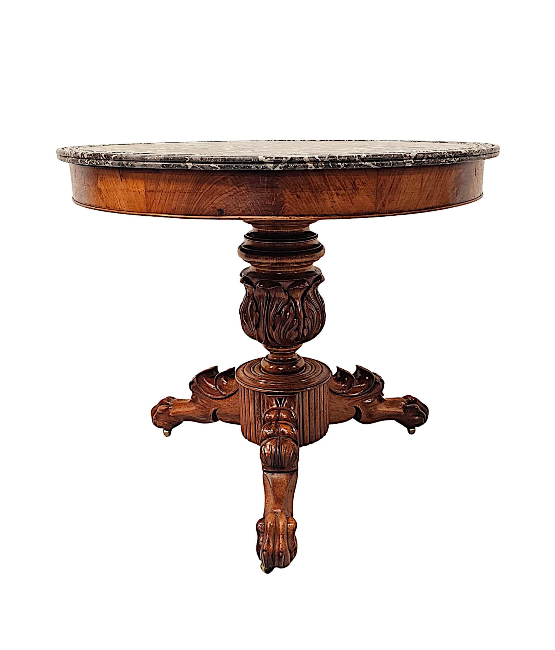 Français Superbe table centrale circulaire du 19ème siècle avec plateau en marbre en vente