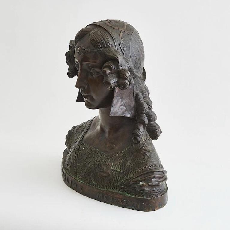 Européen Un superbe buste en bronze finement ouvragé représentant une femme noble de la Renaissance. en vente