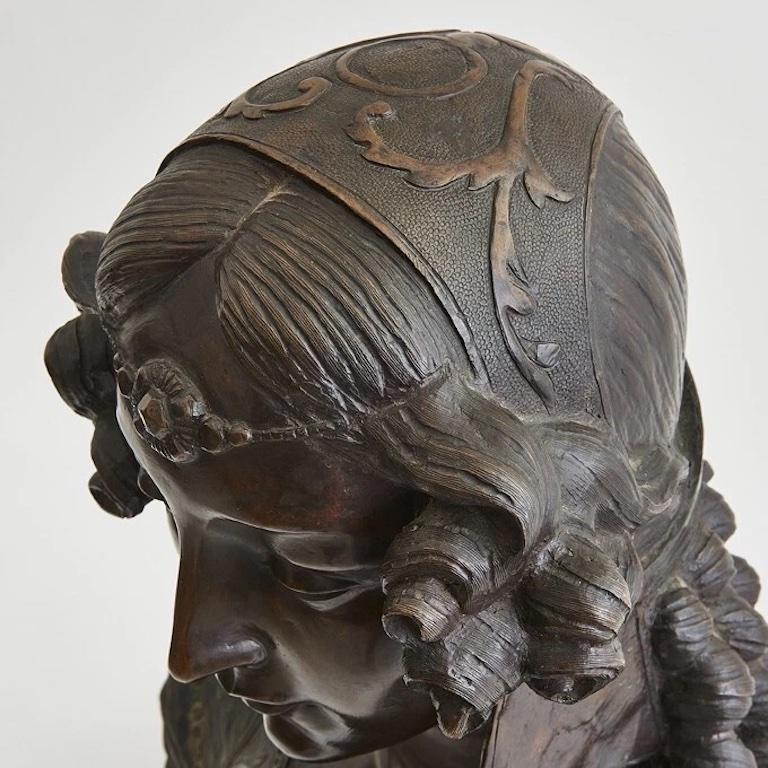 Un superbe buste en bronze finement ouvragé représentant une femme noble de la Renaissance. en vente 1