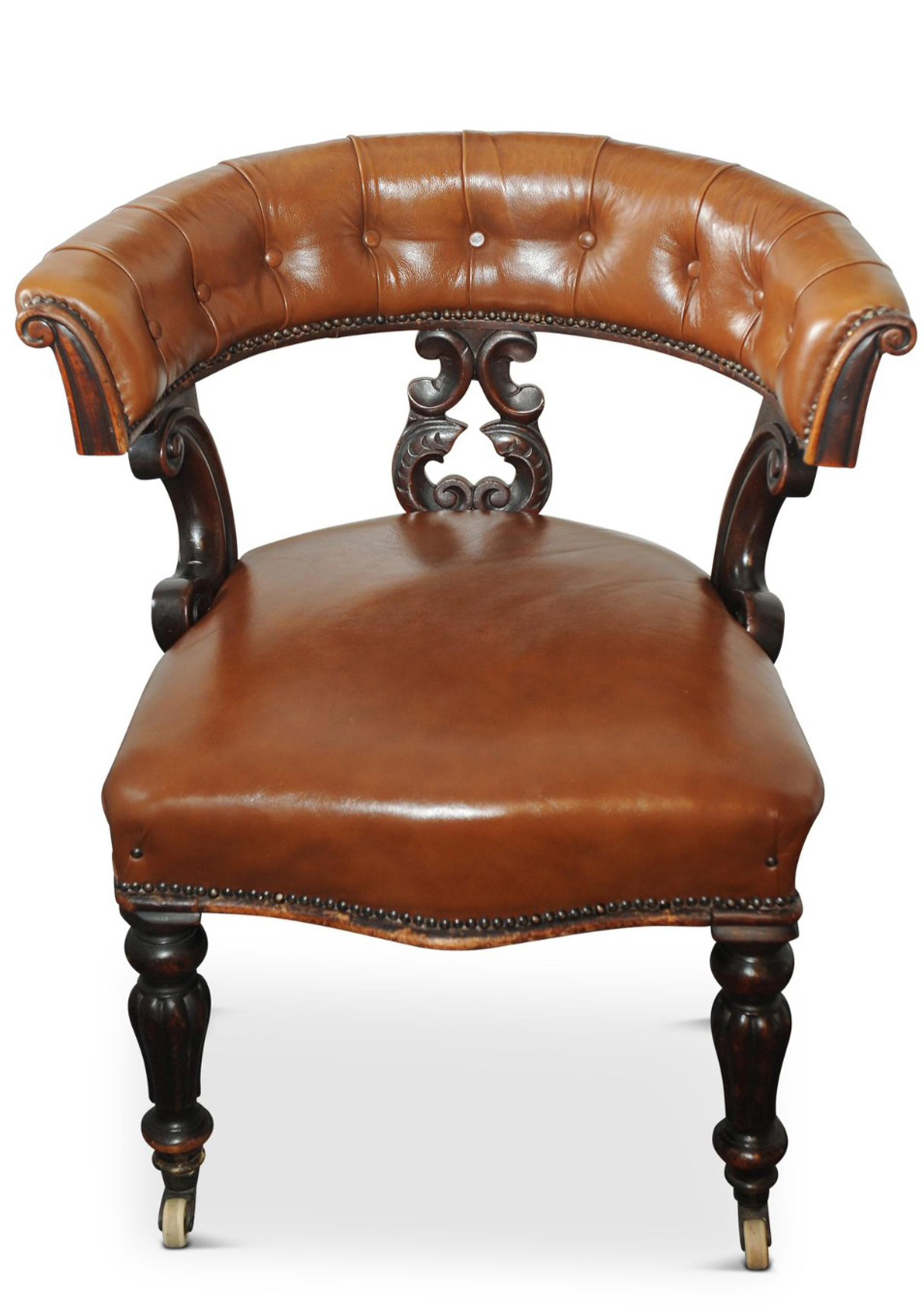William IV Superbe chaise de capitaine anglaise ancienne en cuir poli brun clair avec roulettes en vente