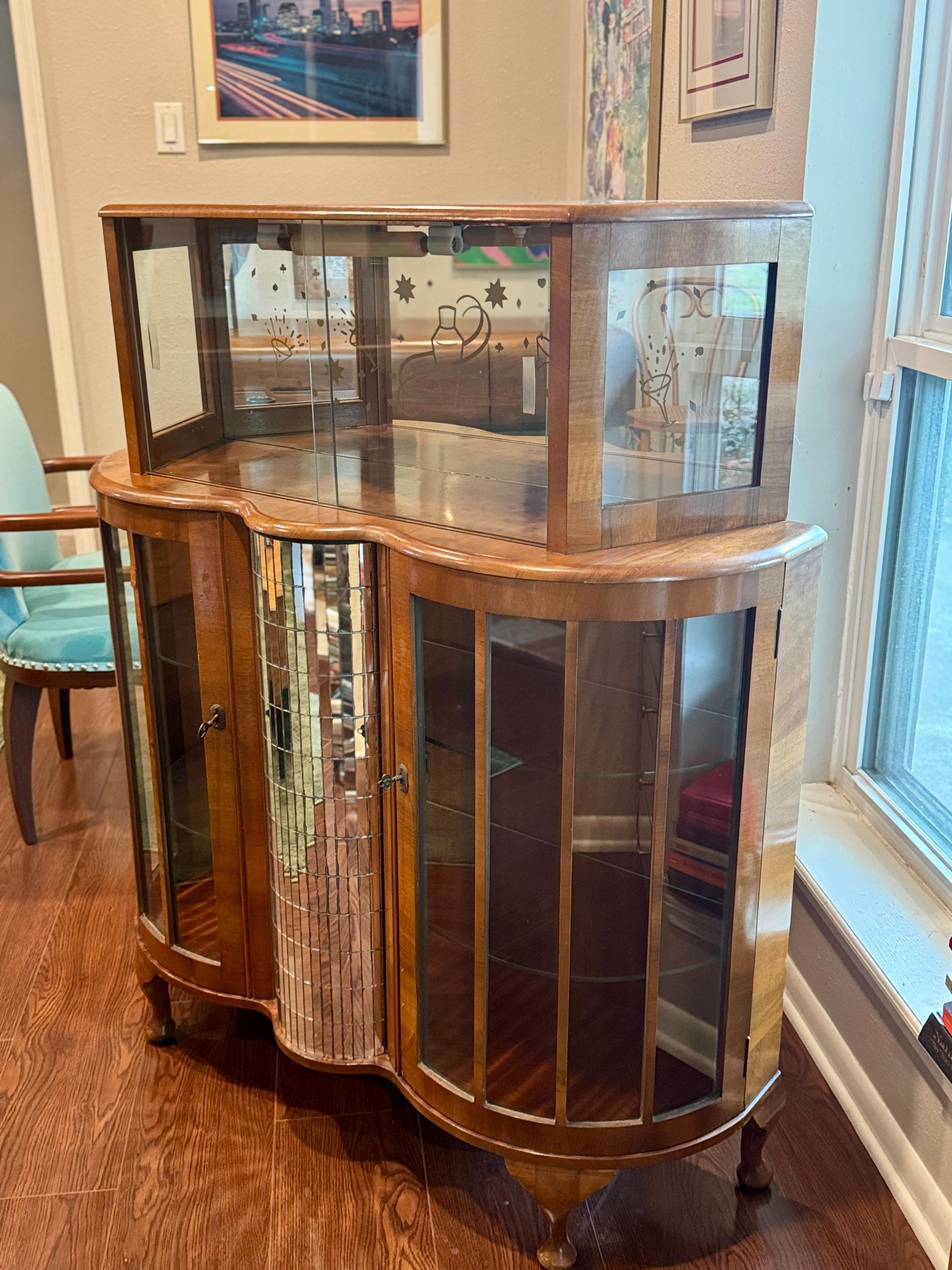 Uno splendido mobile da cocktail in stile Art Déco, anni '30 circa In condizioni buone in vendita a Houston, TX