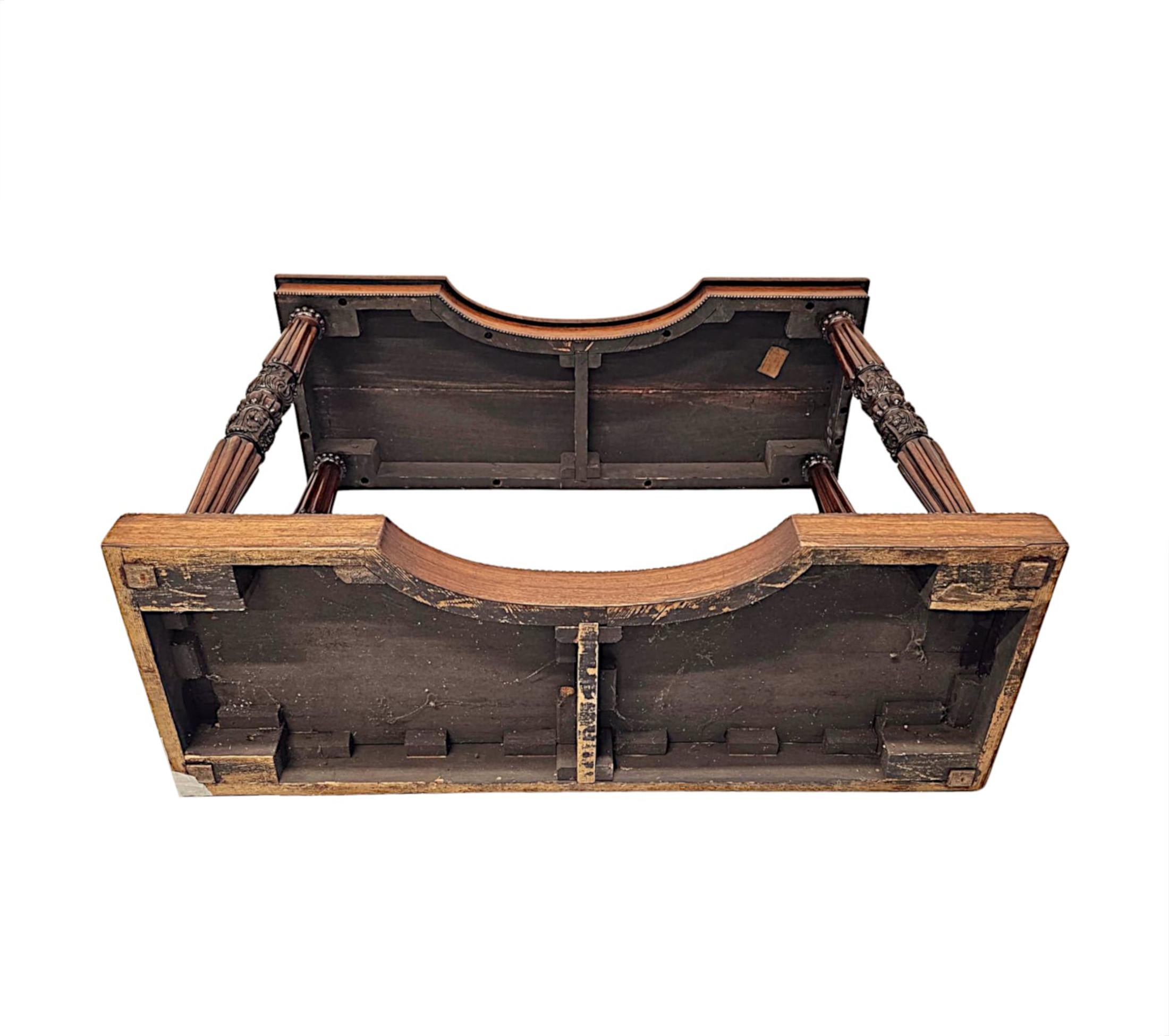 Impresionante consola de principios del siglo XIX Madera frutal en venta