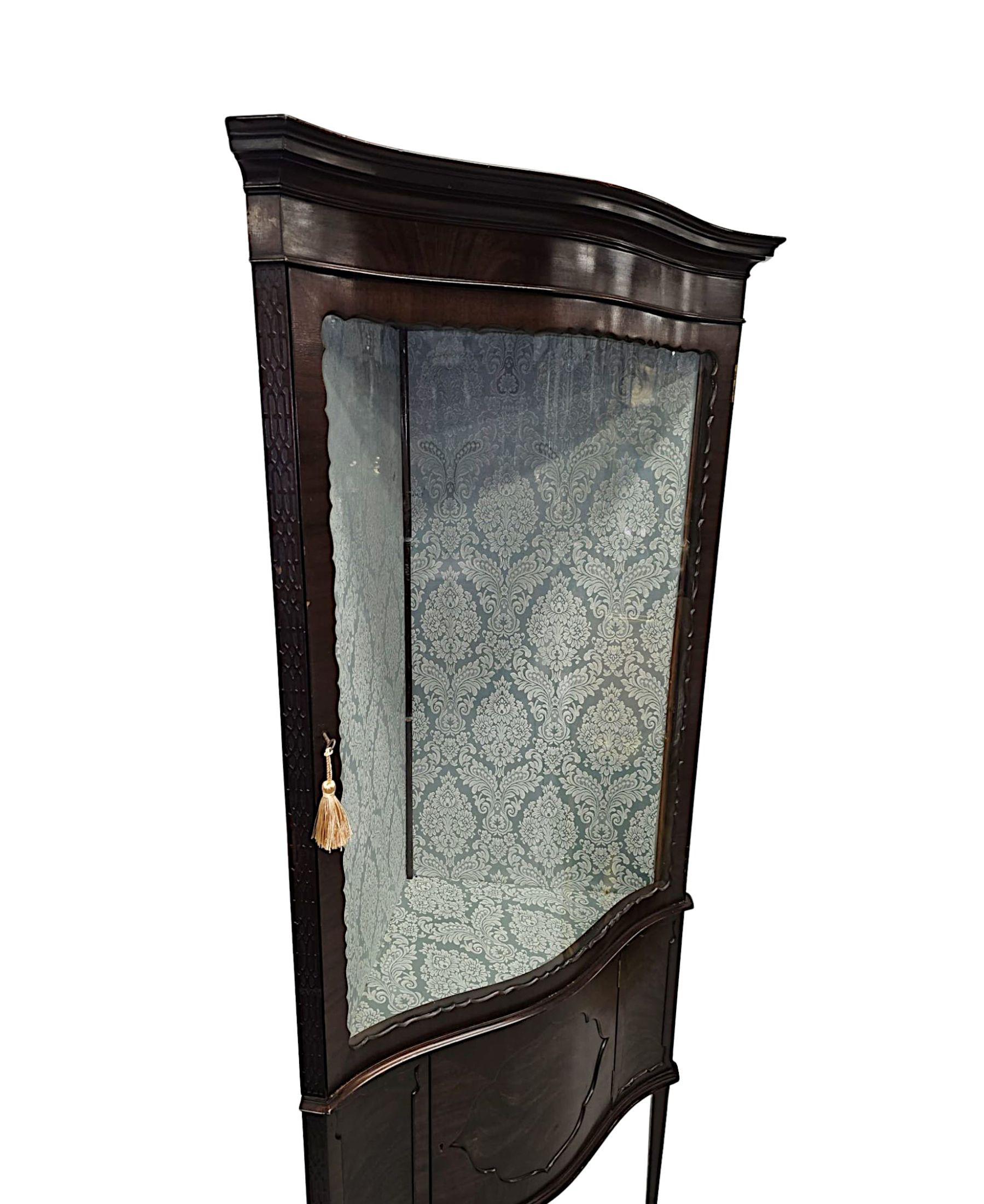 Anglais Superbe meuble d'angle de style Chippendale datant de l'époque édouardienne en vente